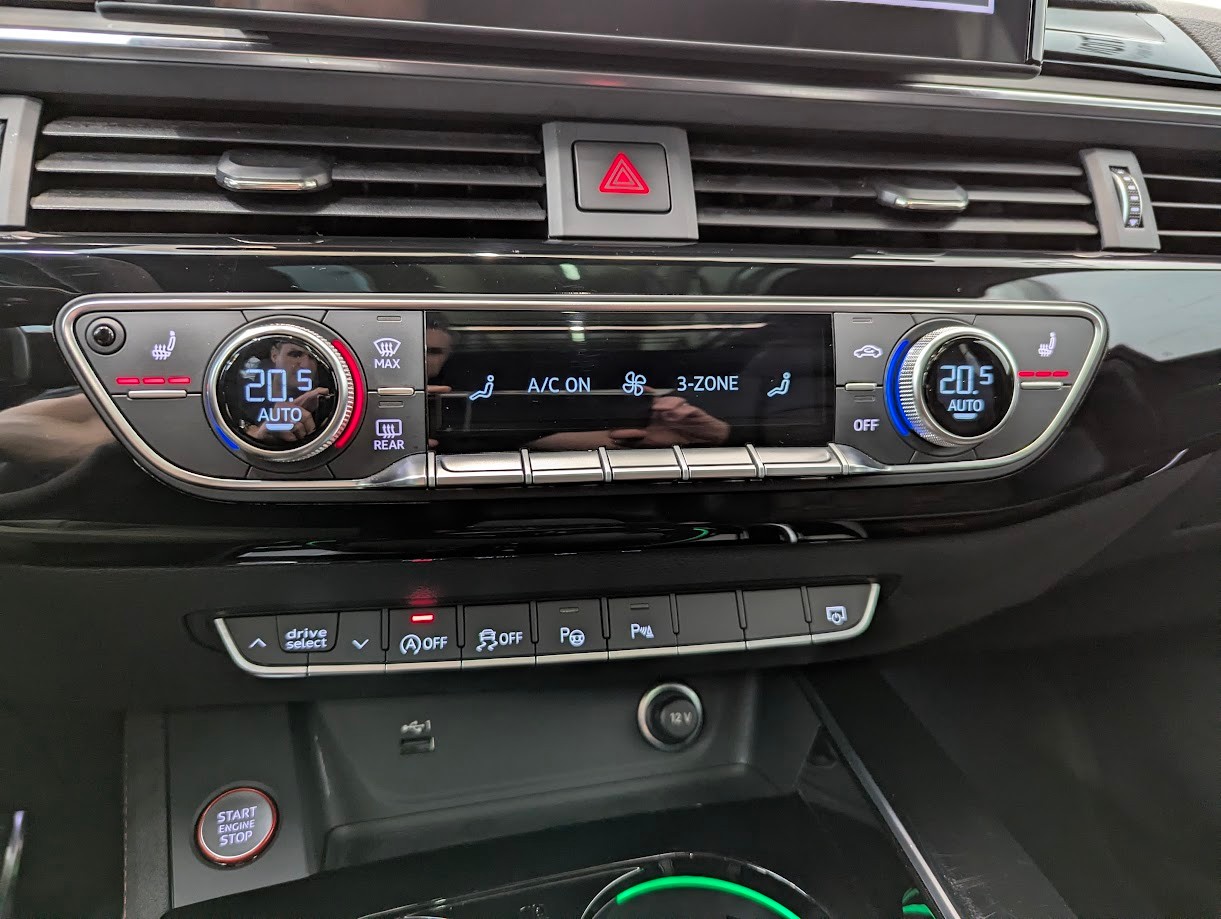 AUDI RS4 Avant 2.9 V6 TFSI quattro T-Tronic*FULL DYNAMIC BLACK-PACK+ DRC PANO HEAD-UP MASSAGE AGA 360CAM*-image-24