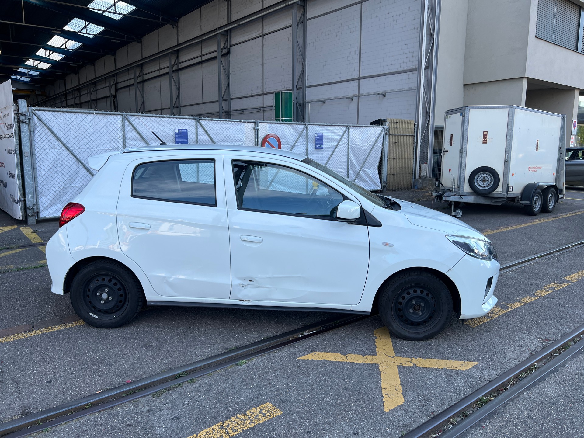 MITSUBISHI Space Star 1.0 Entry-showroom-element-3