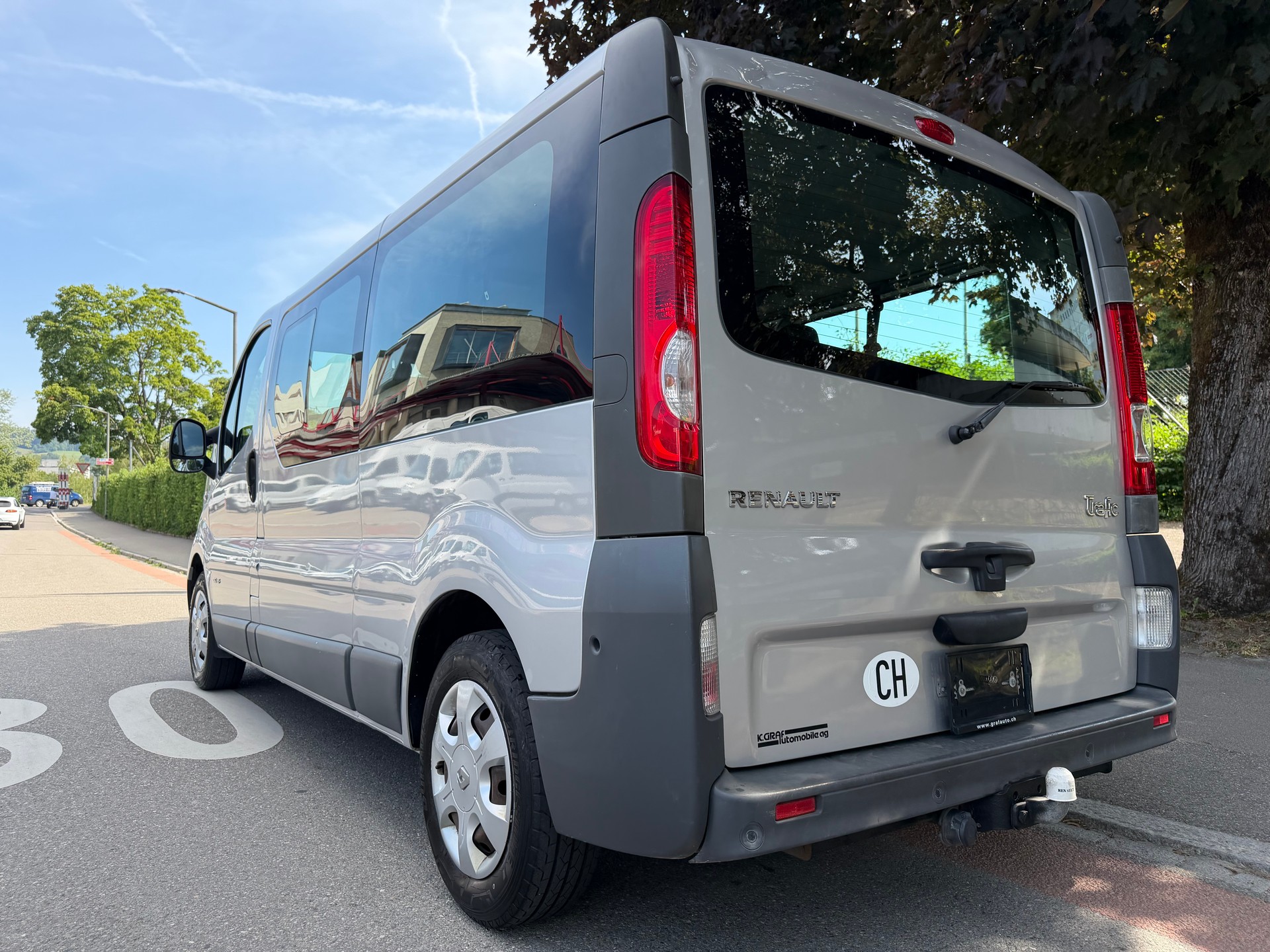 RENAULT Trafic 2.0 dCi Eco Passenger Authentique-image-5