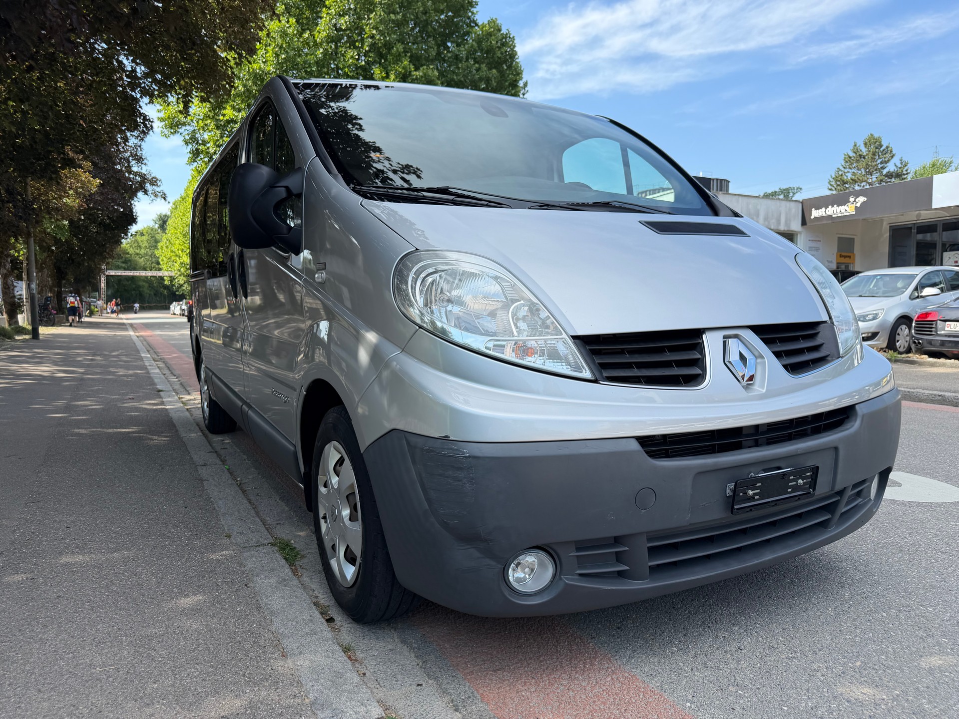 RENAULT Trafic 2.0 dCi Eco Passenger Authentique-showroom-element-1