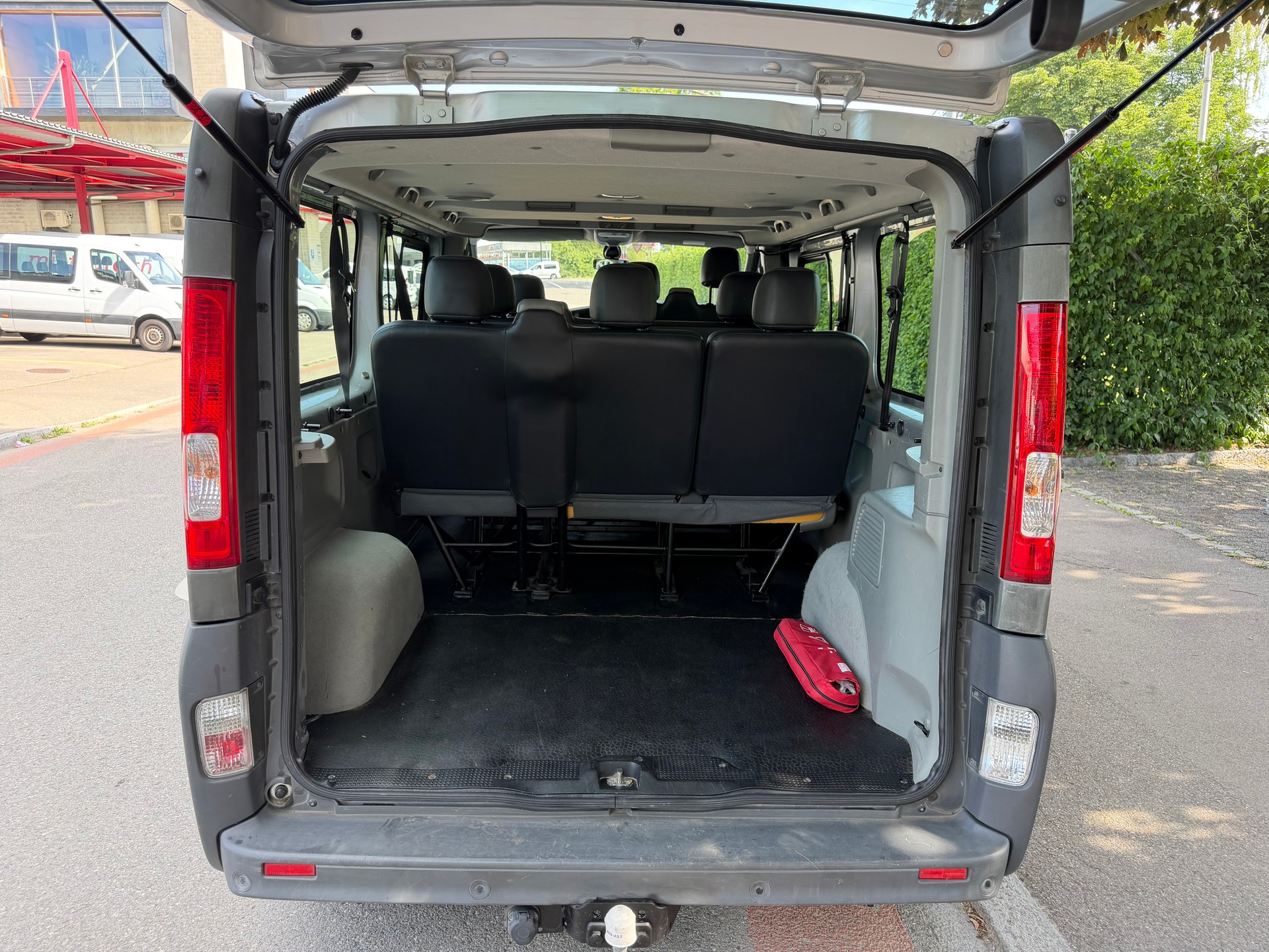 RENAULT Trafic 2.0 dCi Eco Passenger Authentique-image-7