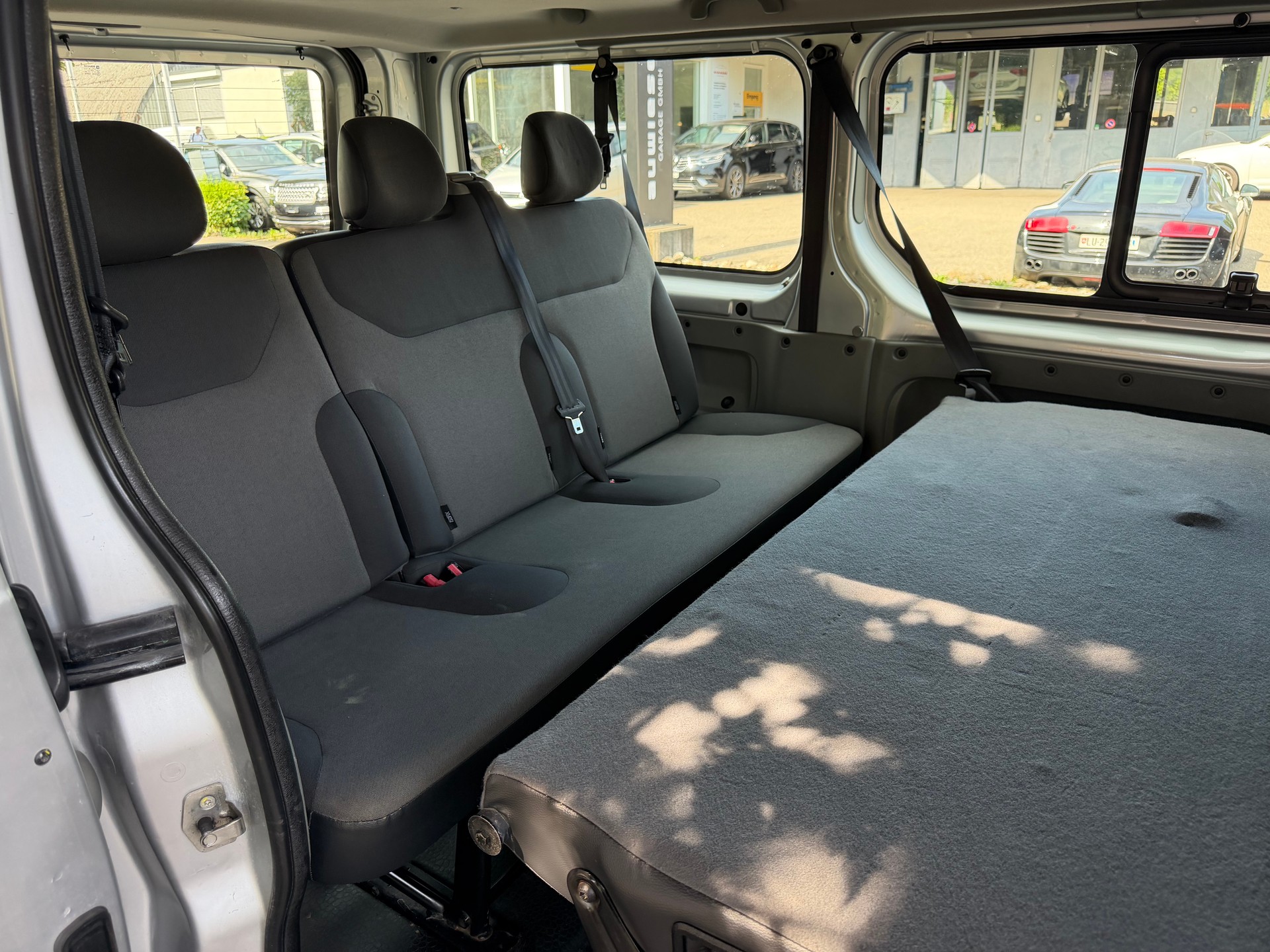 RENAULT Trafic 2.0 dCi Eco Passenger Authentique-image-11