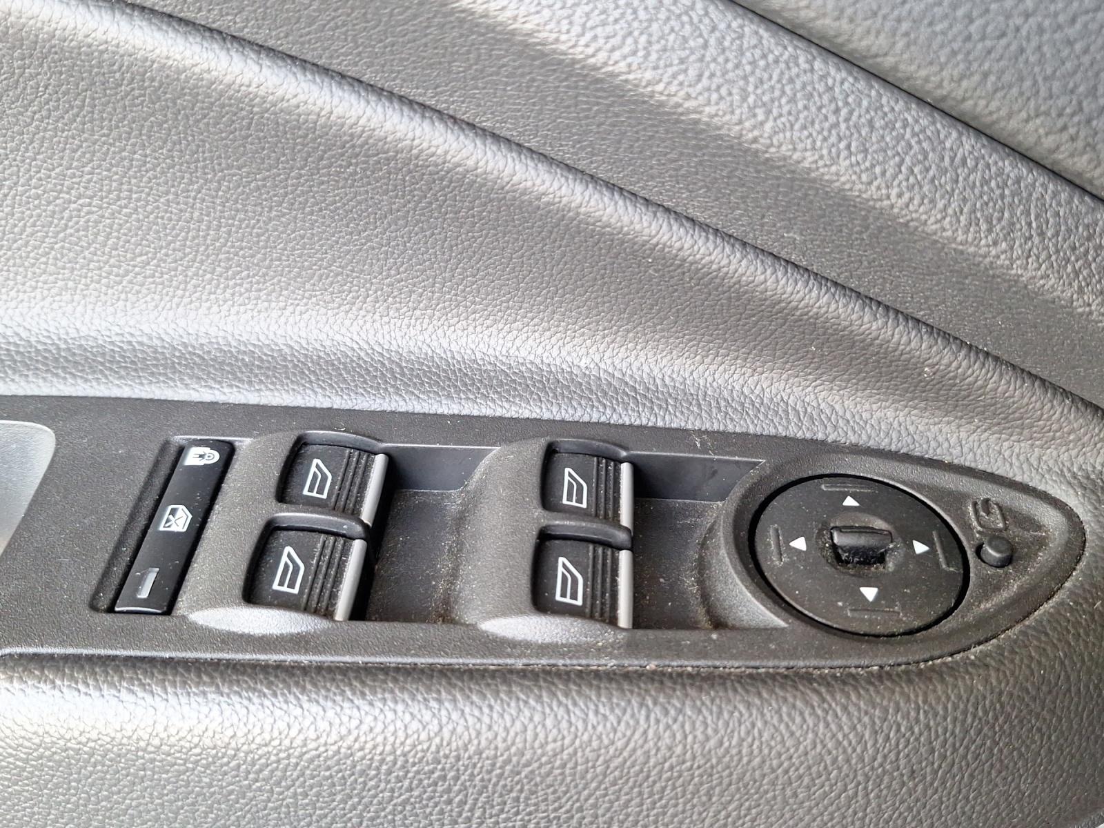 FORD Kuga 2.0 TDCi 150 ST-Line FPS-image-18