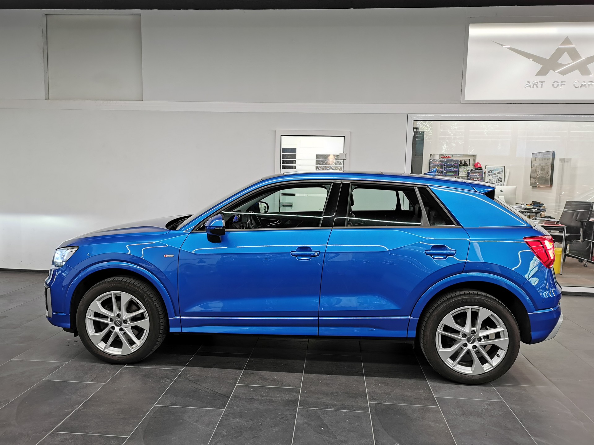 AUDI Q2 2.0 TDI AUDI EXCLUSIVE Edition # 1 quattro S-tronic NAPPA LEDER UNIKAT INDIVIDUAL AUSSTATTUNG PANO EL. HECKKLAPPE B&O S-LINE-image-3