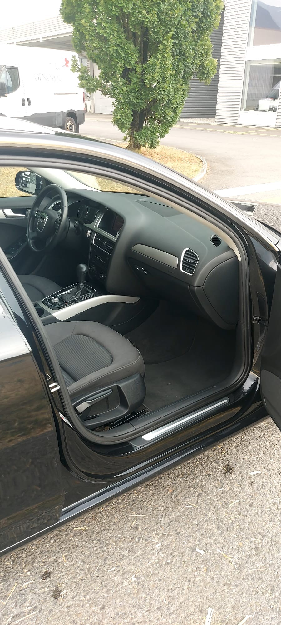 AUDI A4 Avant 1.8 TFSI multitronic-image-1