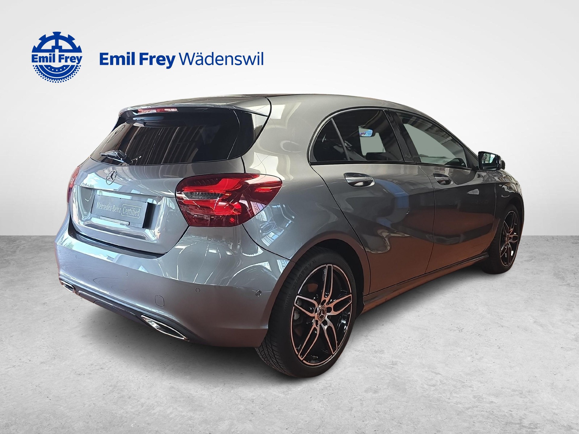 MERCEDES-BENZ A 200 Urban-showroom-element-3