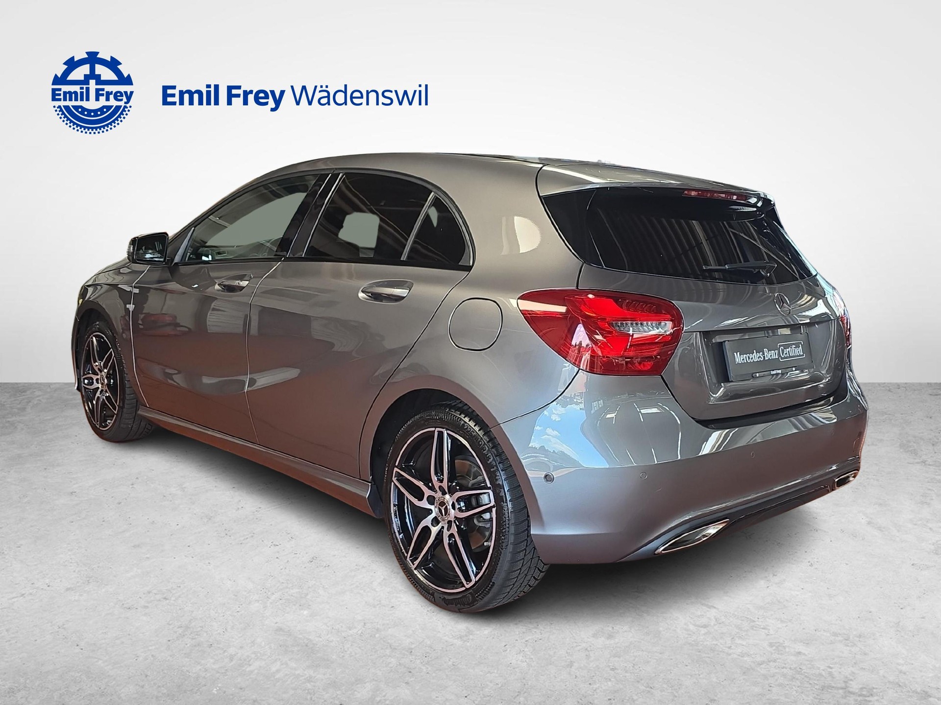 MERCEDES-BENZ A 200 Urban-showroom-element-2