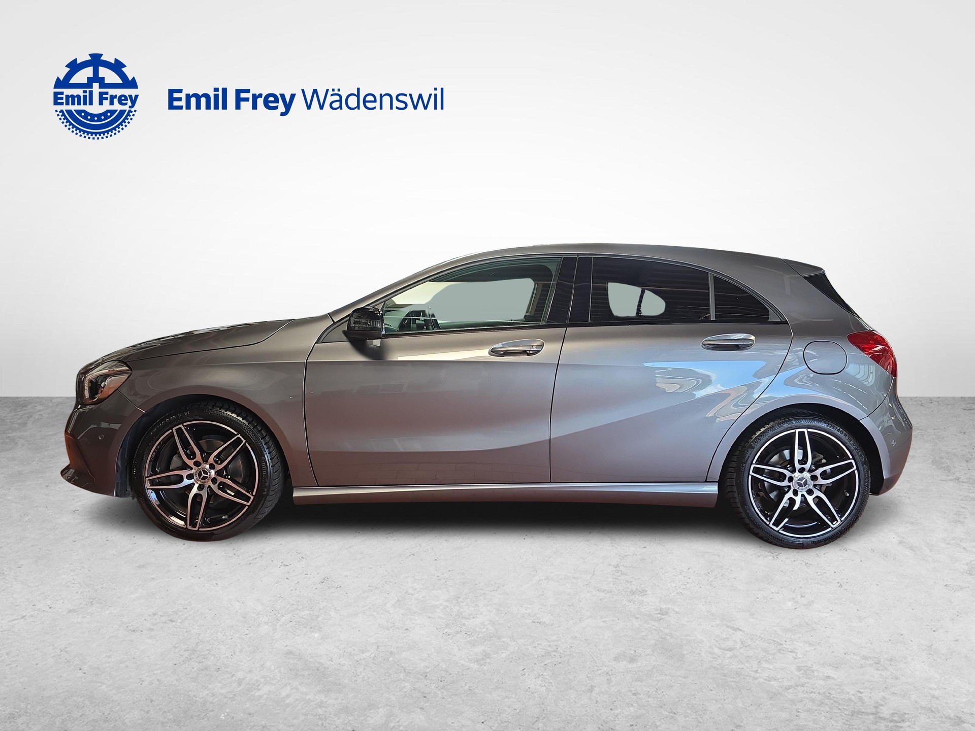 MERCEDES-BENZ A 200 Urban-showroom-element-1