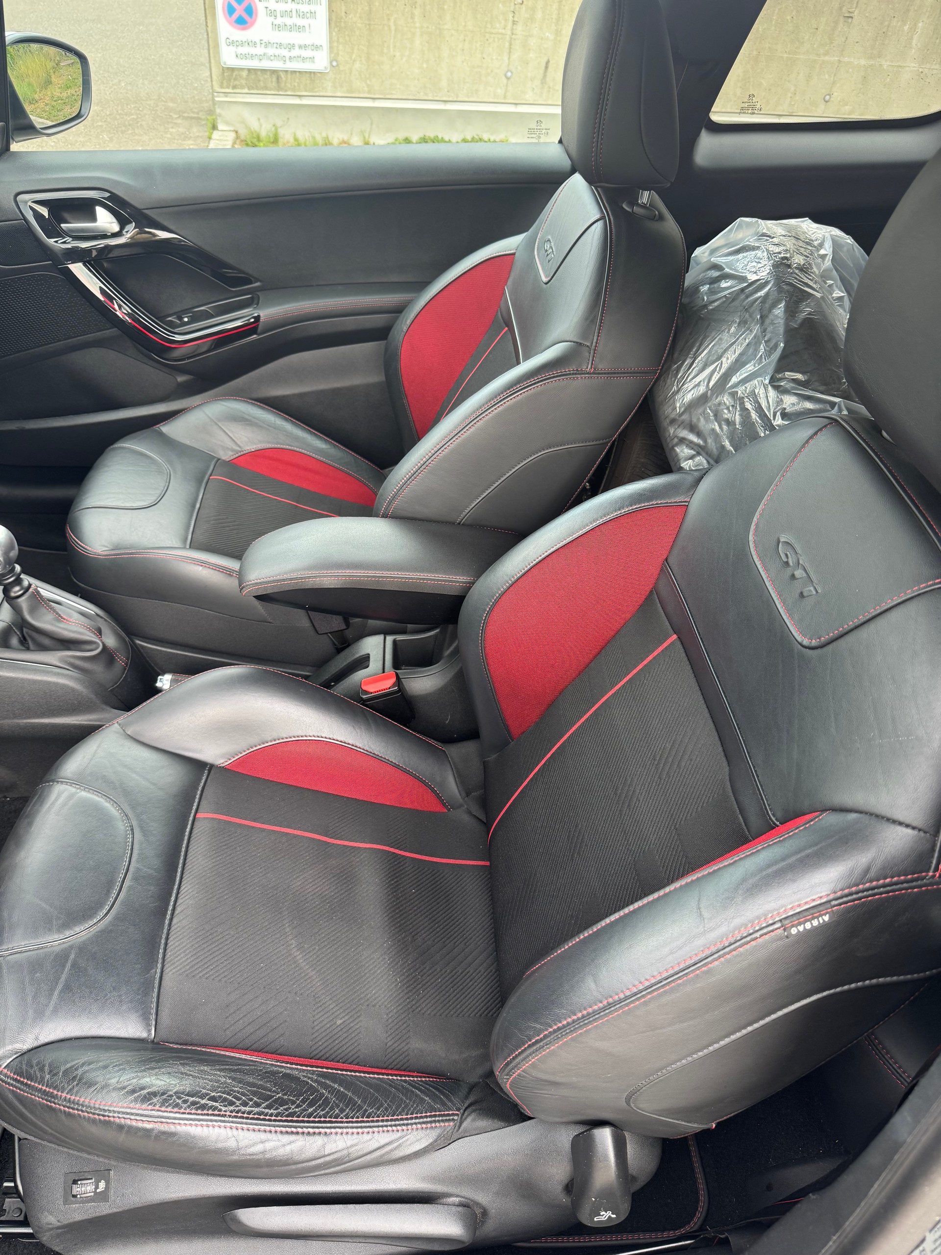 PEUGEOT 208 1.6 Turbo GTi Sport-image-9