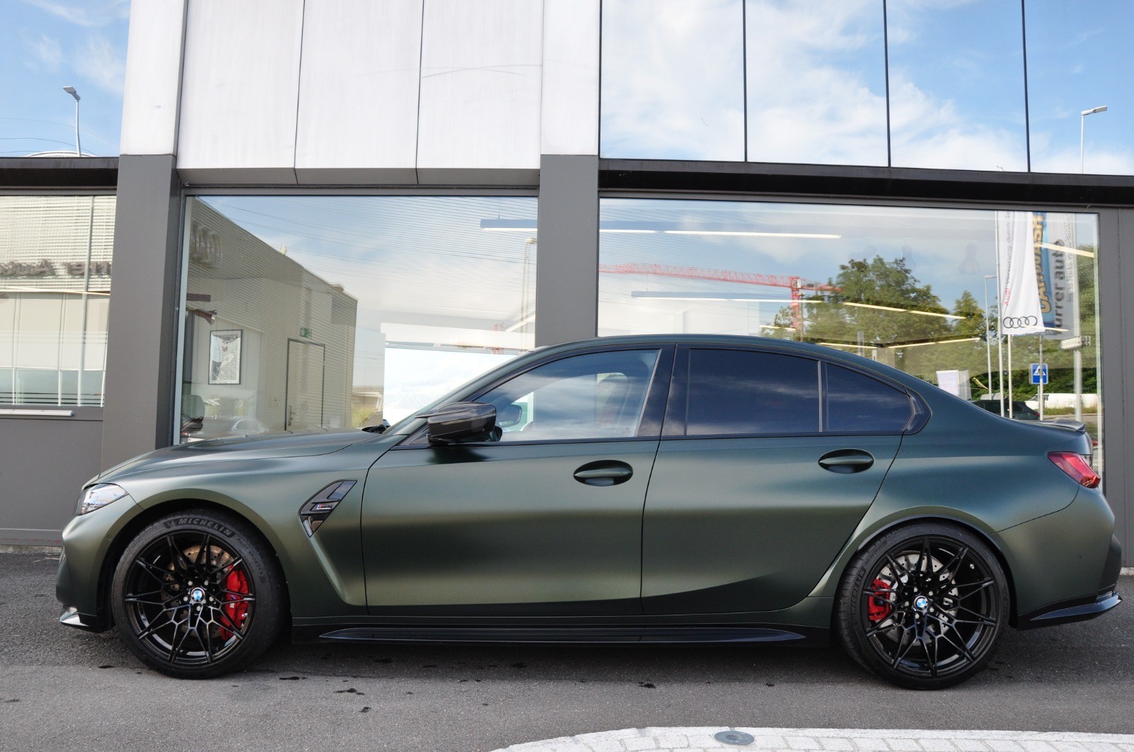 BMW M3 Competition M xDrive-showroom-element-2