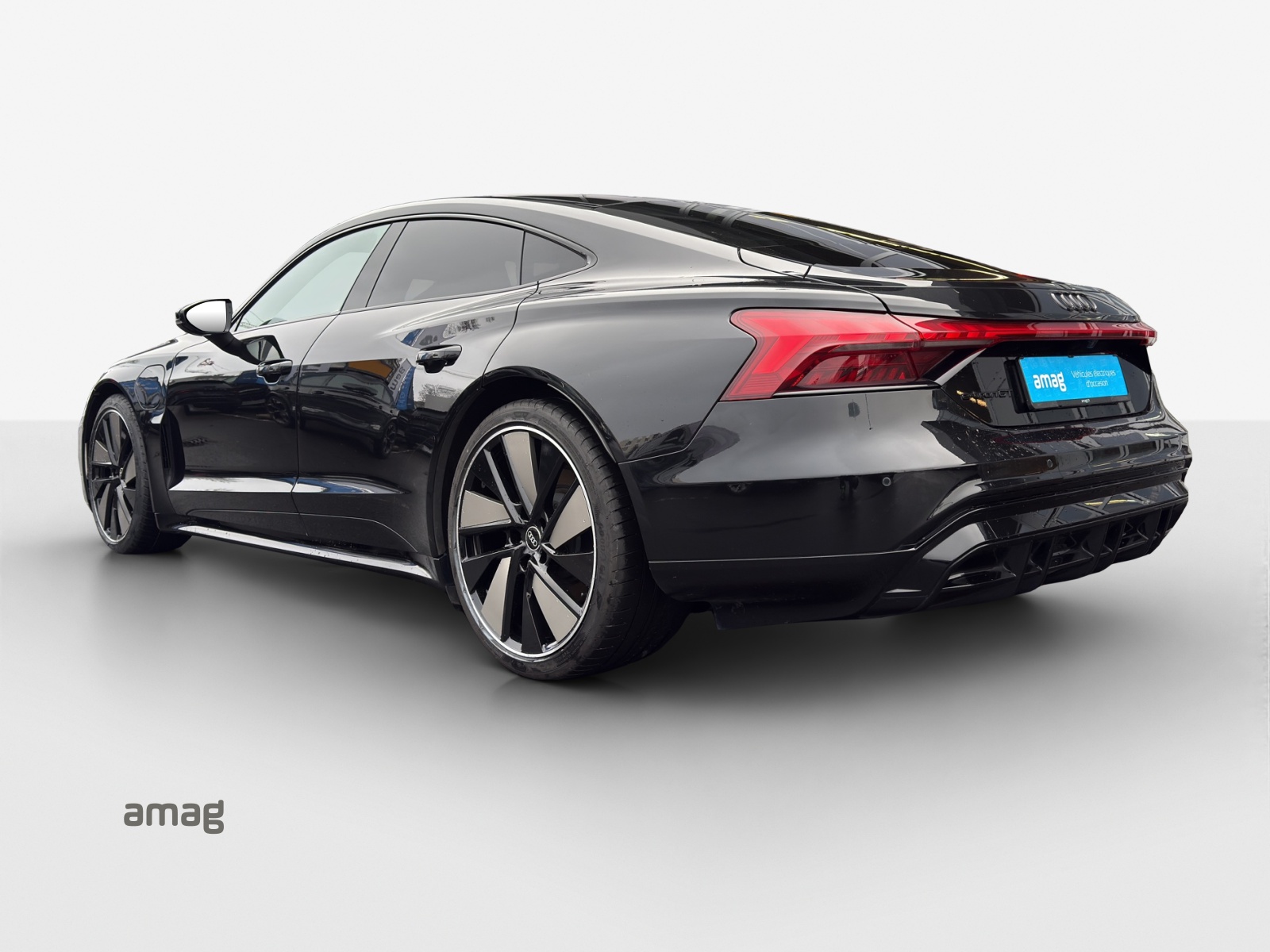 AUDI e-tron GT quattro-showroom-element-2