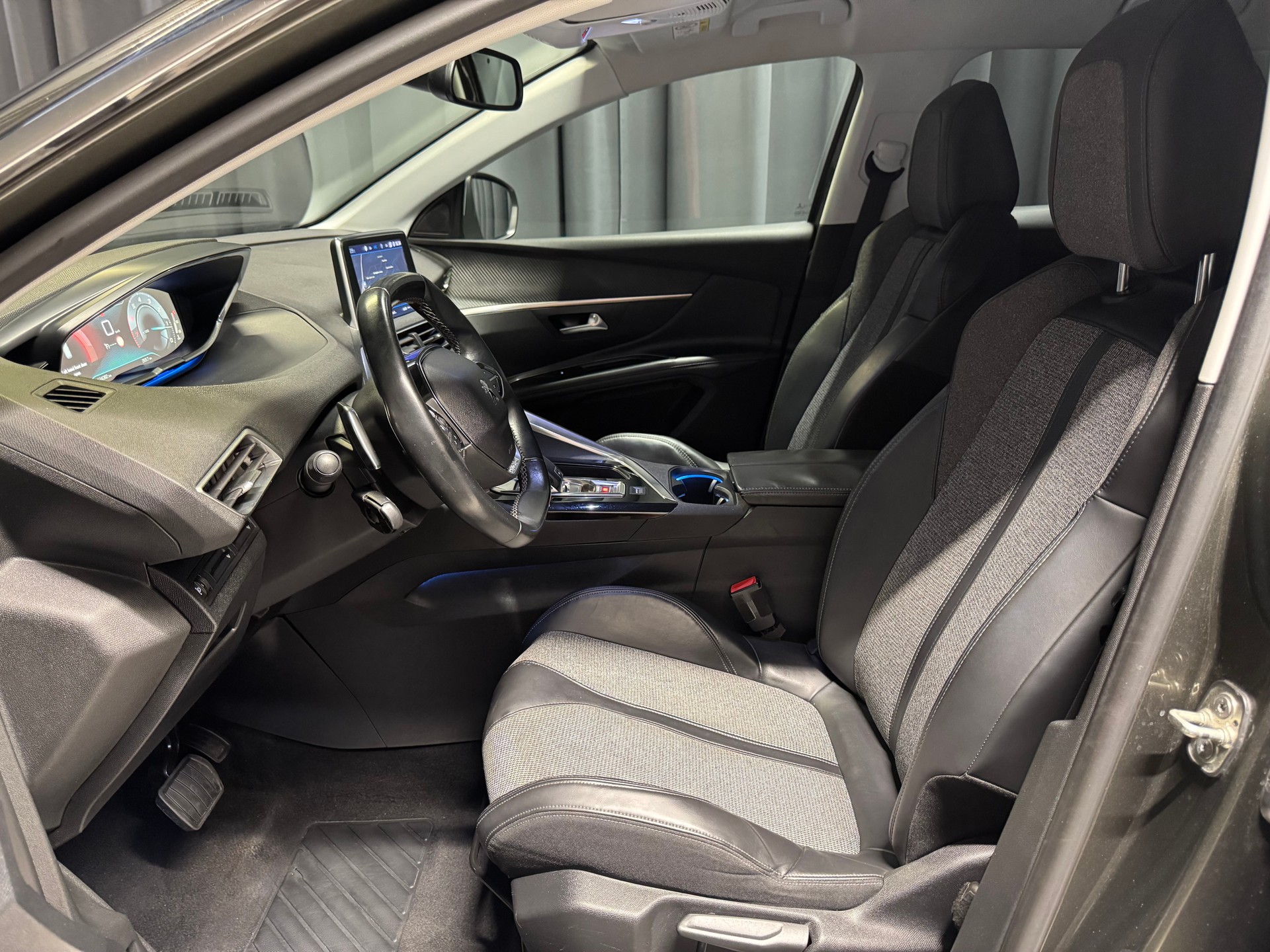 PEUGEOT 3008 1.6 THP GT Line EAT (11)(M)-image-6