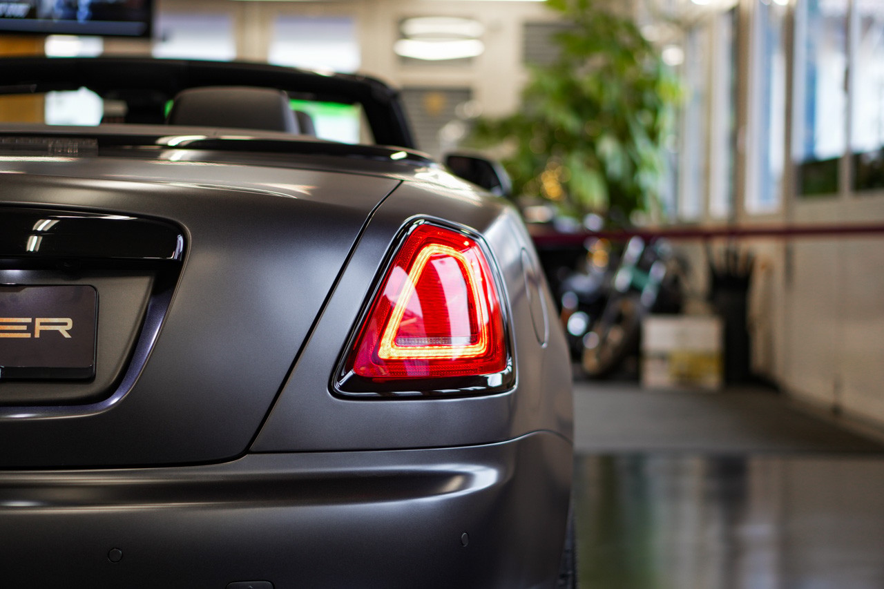 ROLLS-ROYCE Dawn 6.6 V12 Black Badge-image-8