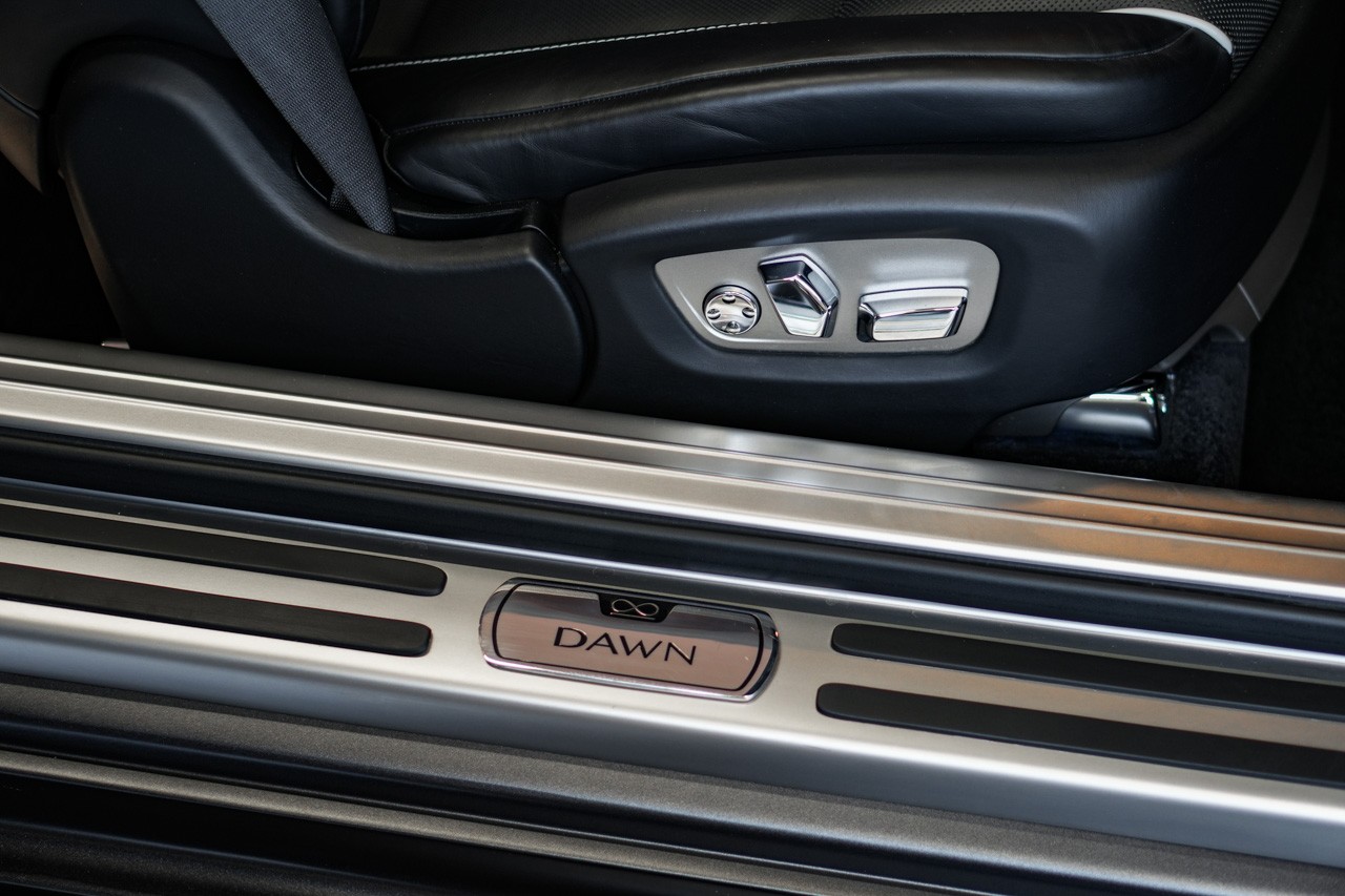 ROLLS-ROYCE Dawn 6.6 V12 Black Badge-image-22