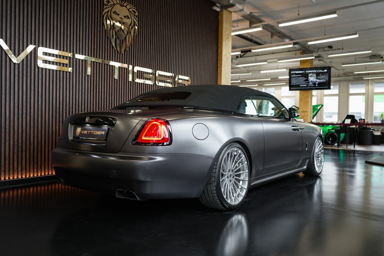 ROLLS-ROYCE Dawn 6.6 V12 Black Badge-image-7