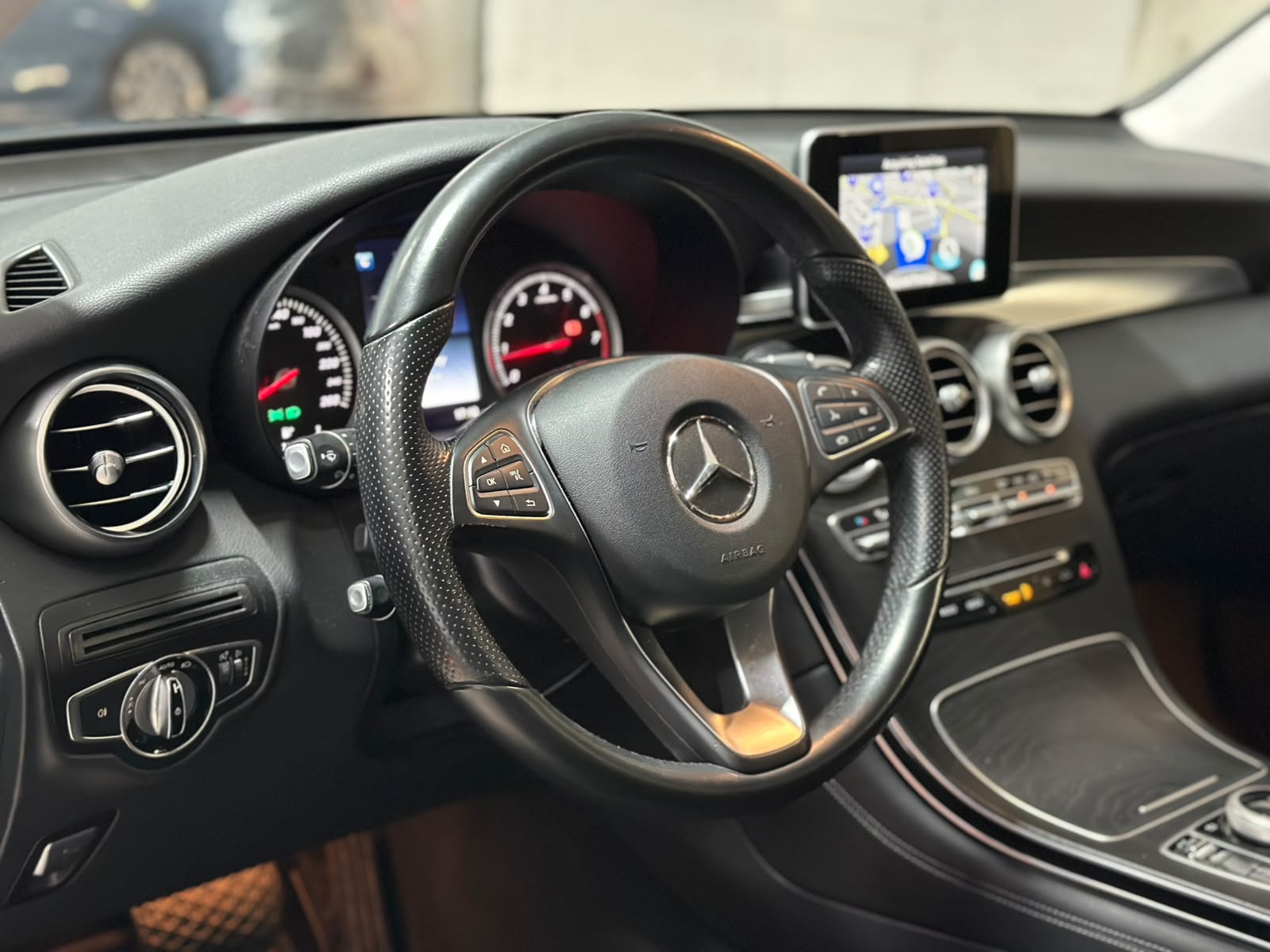 MERCEDES-BENZ GLC 250 4Matic 9G-Tronic-image-9