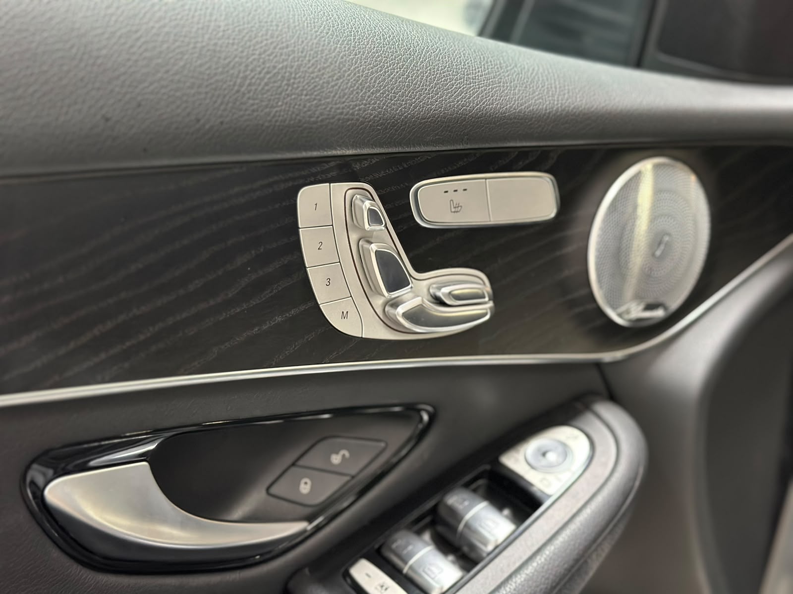 MERCEDES-BENZ GLC 250 4Matic 9G-Tronic-image-12