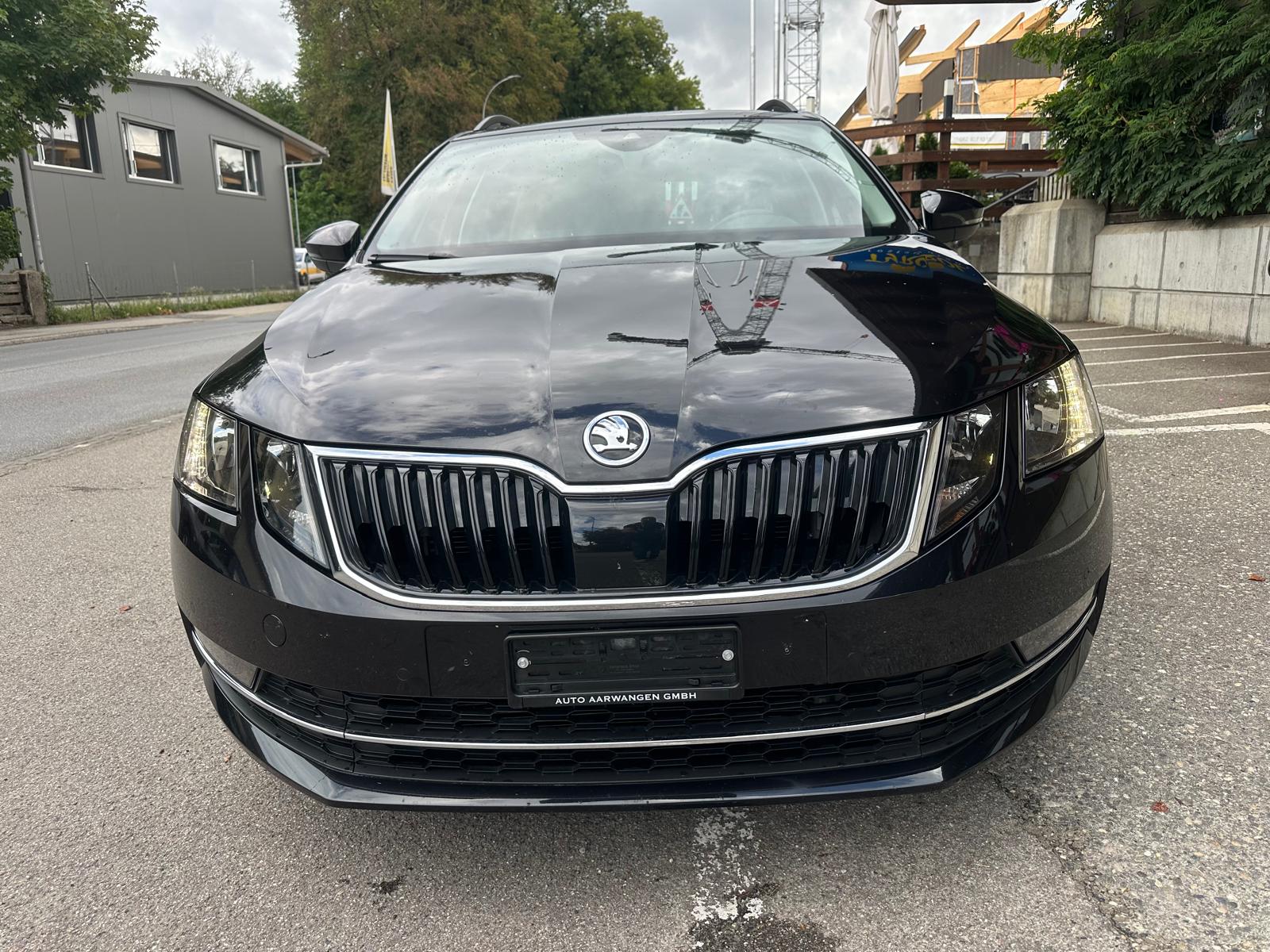 SKODA Octavia Combi 2.0 TSI Style 4x4 DSG-image-4