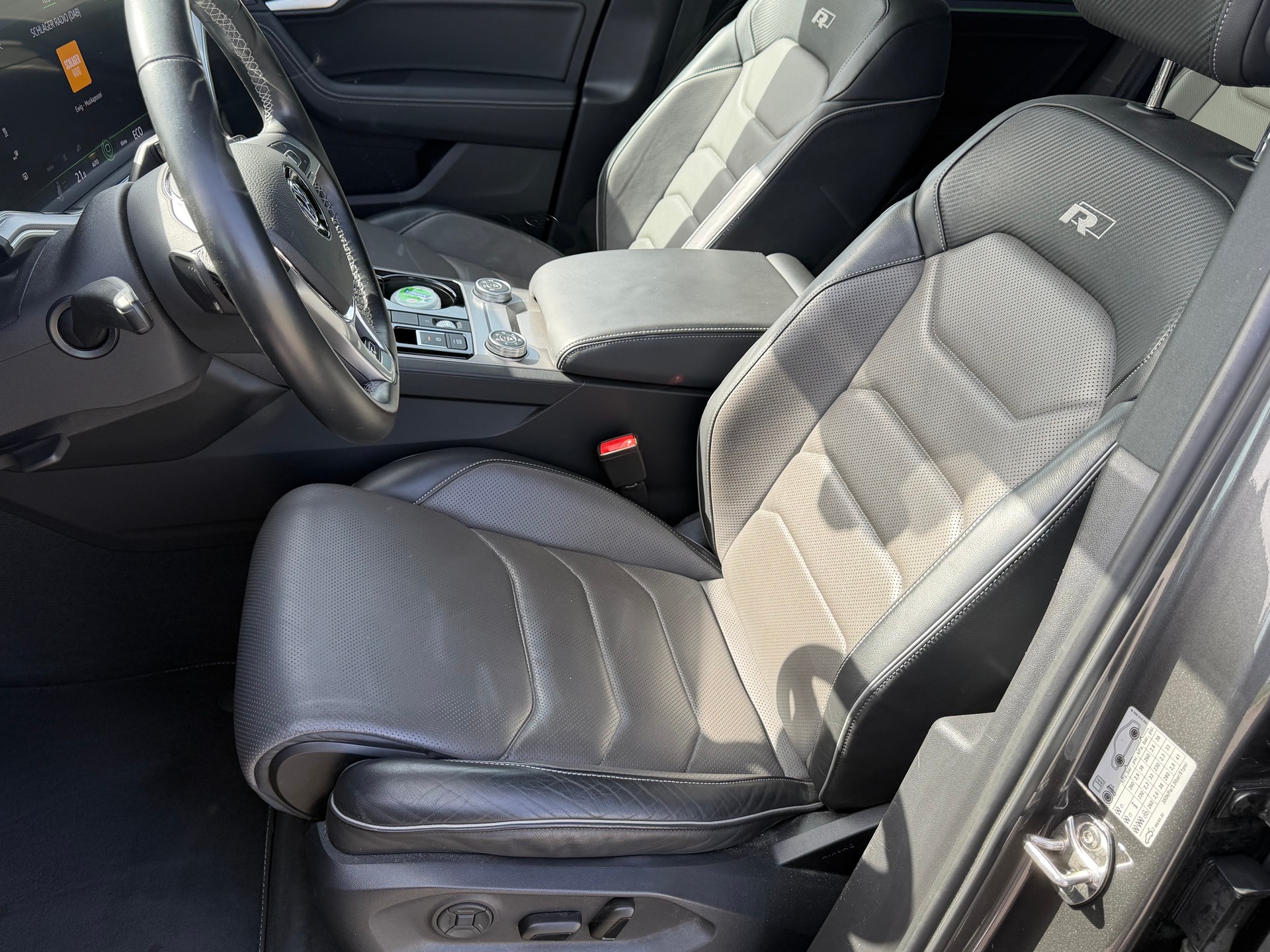 VW Touareg 4.0 V8 TDI R-Line Tiptronic-image-8