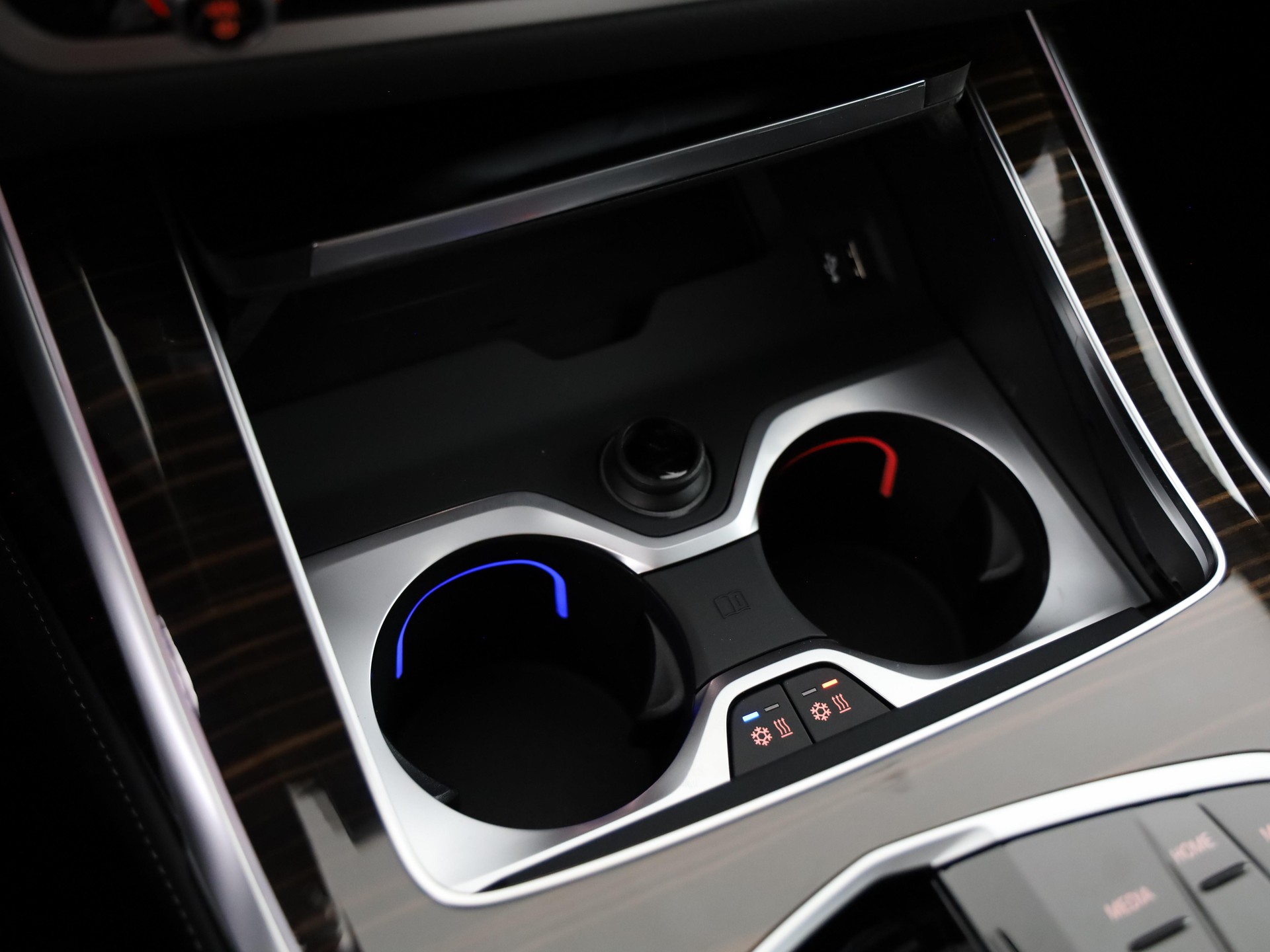 BMW X7 40i xDrive SAG-image-10