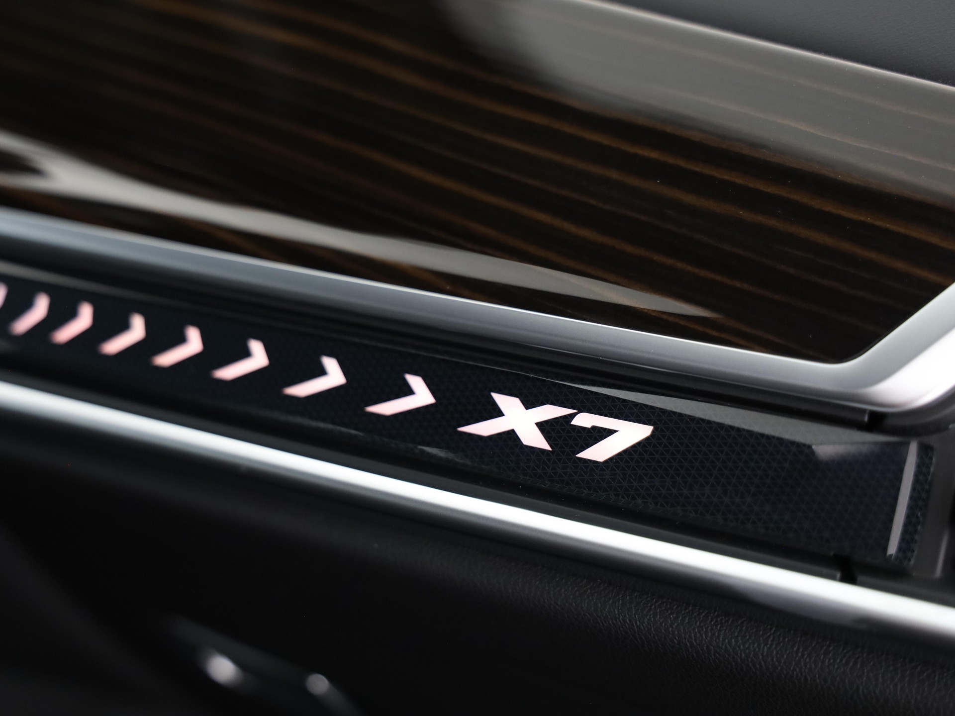 BMW X7 40i xDrive SAG-image-16