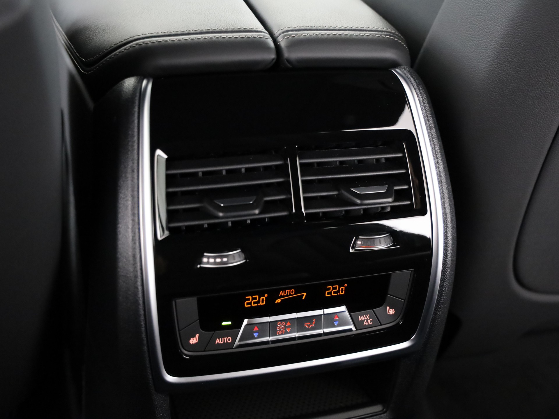 BMW X7 40i xDrive SAG-image-12