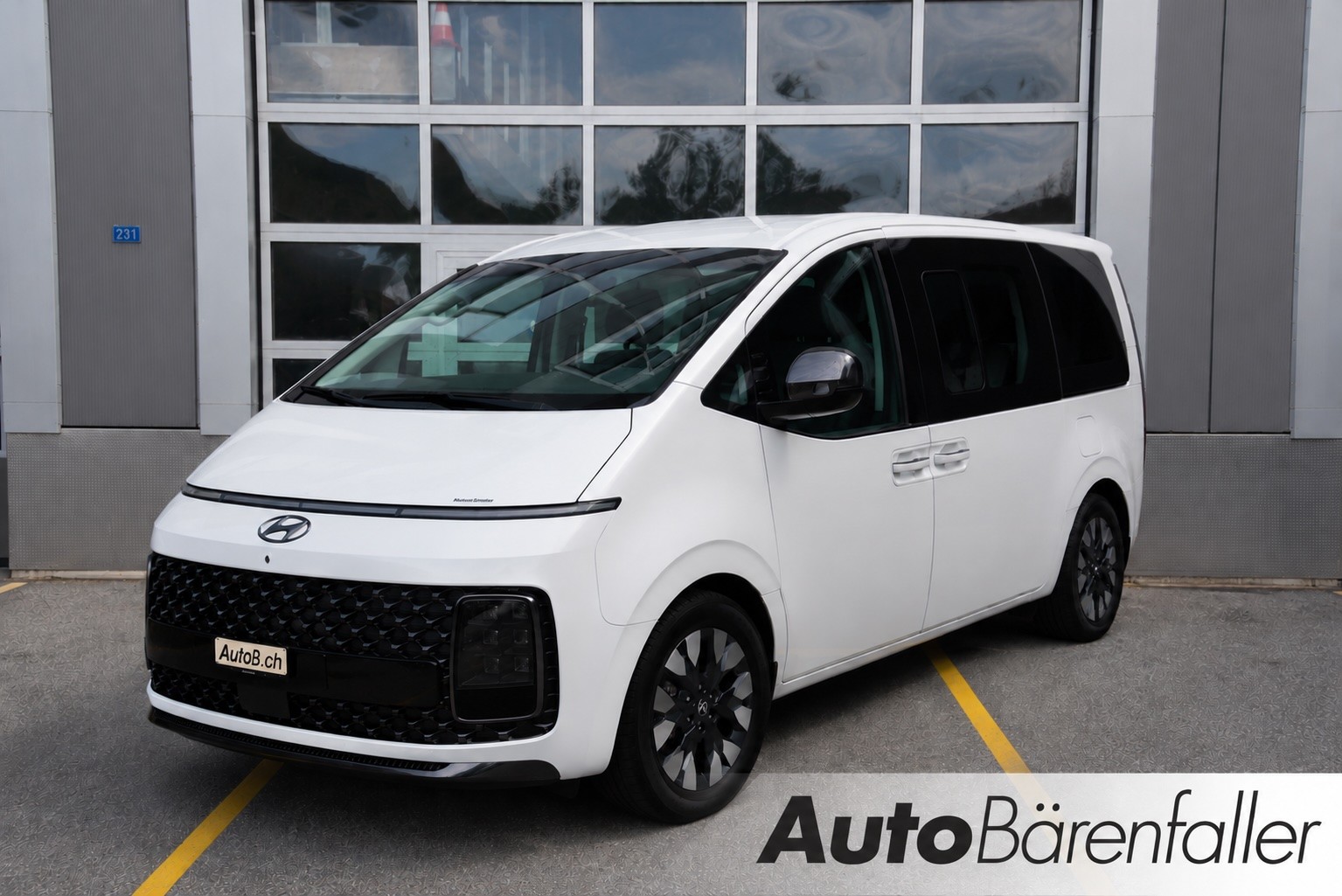 HYUNDAI Staria Premium 2.2 CRDi Amplia 4WD A