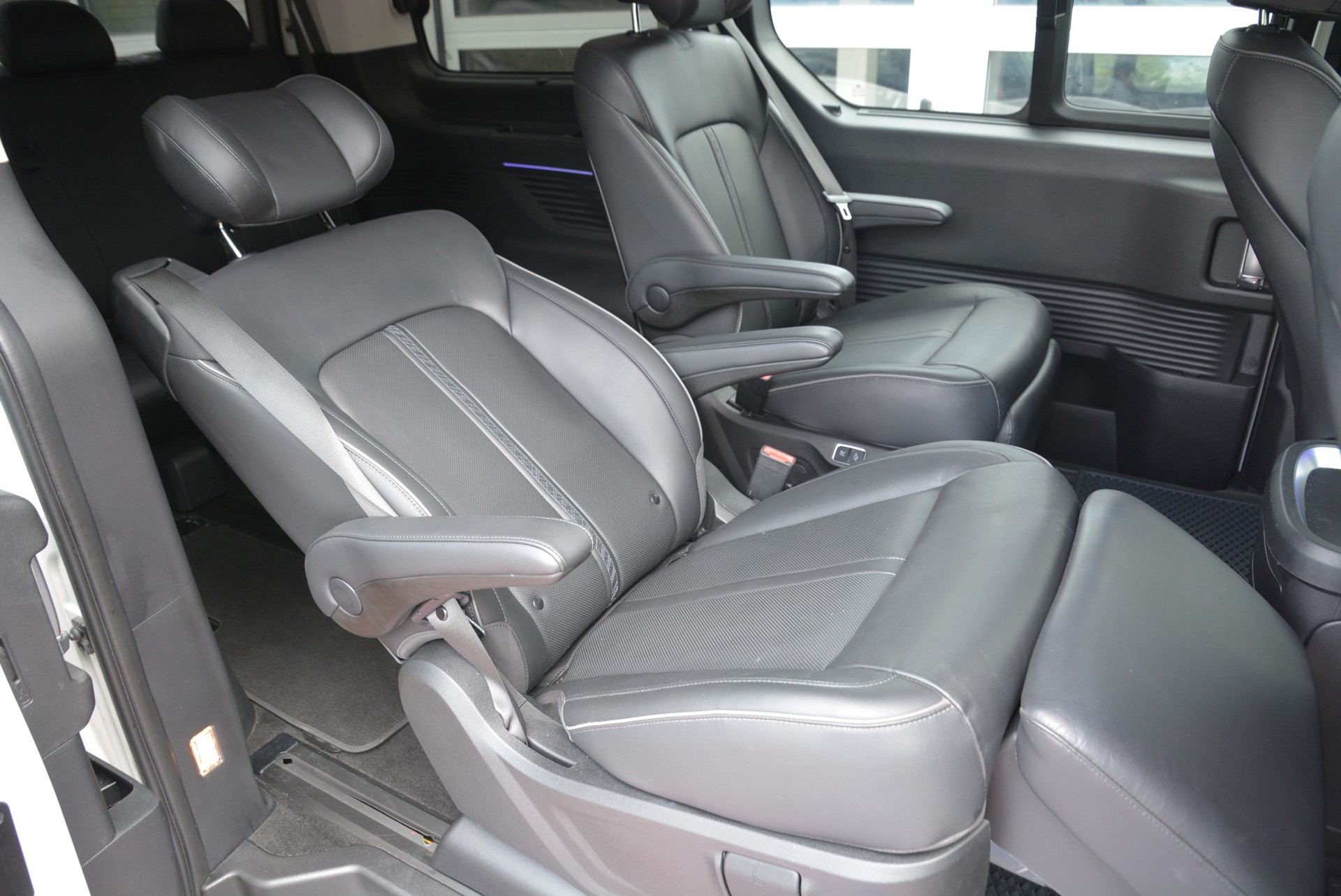 HYUNDAI Staria Premium 2.2 CRDi Amplia 4WD A-image-15