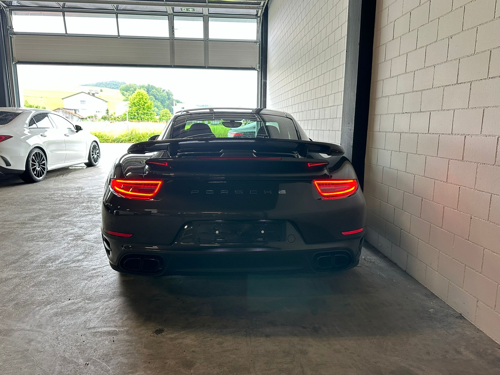 PORSCHE 911 Turbo S PDK Traumausstattung-showroom-element-3