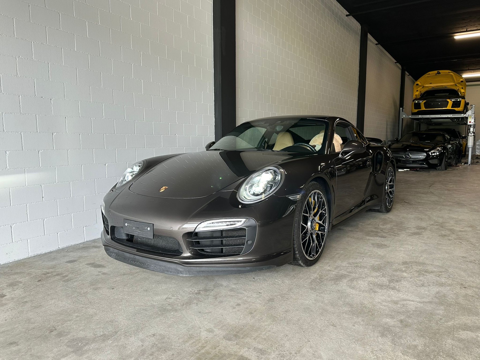 PORSCHE 911 Turbo S PDK Traumausstattung-showroom-element-1