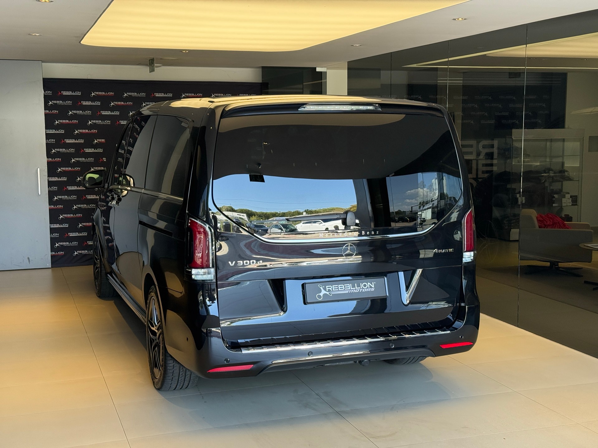 MERCEDES-BENZ V 300 d lang Exclusive 4Matic 9G-Tronic-image-5