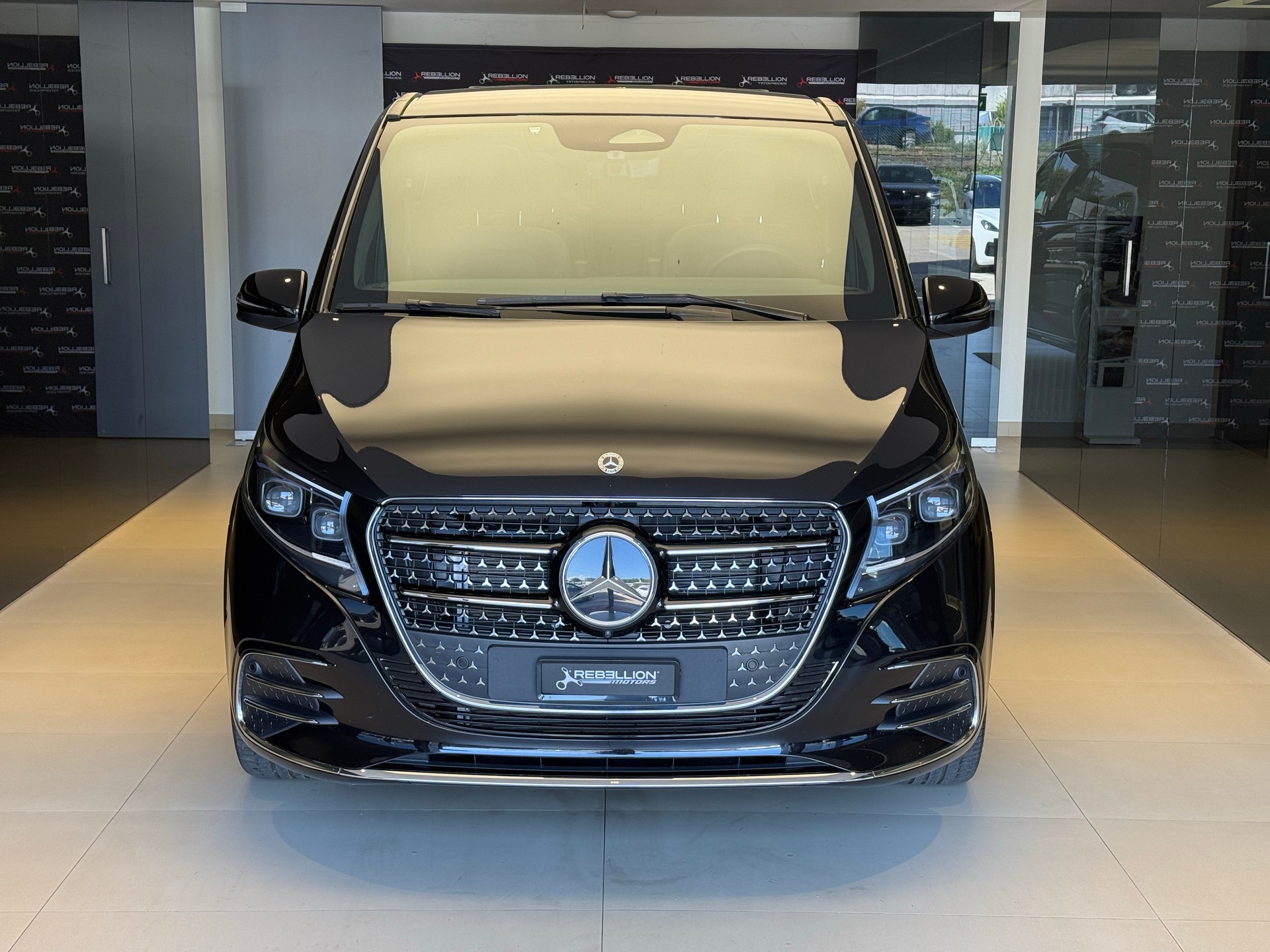MERCEDES-BENZ V 300 d lang Exclusive 4Matic 9G-Tronic-showroom-element-1