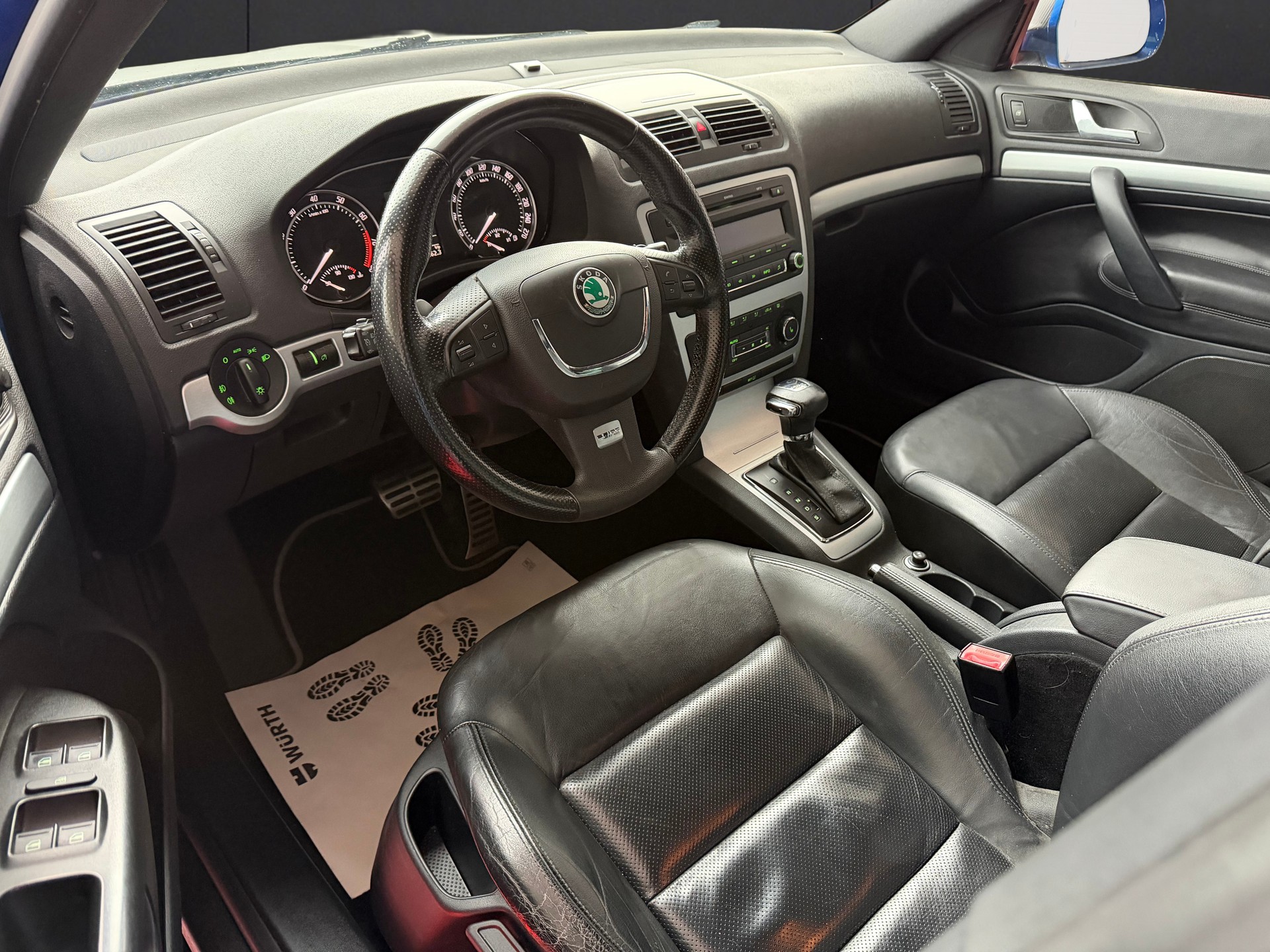 SKODA Octavia Combi 2.0 TSI RS DSG-image-8