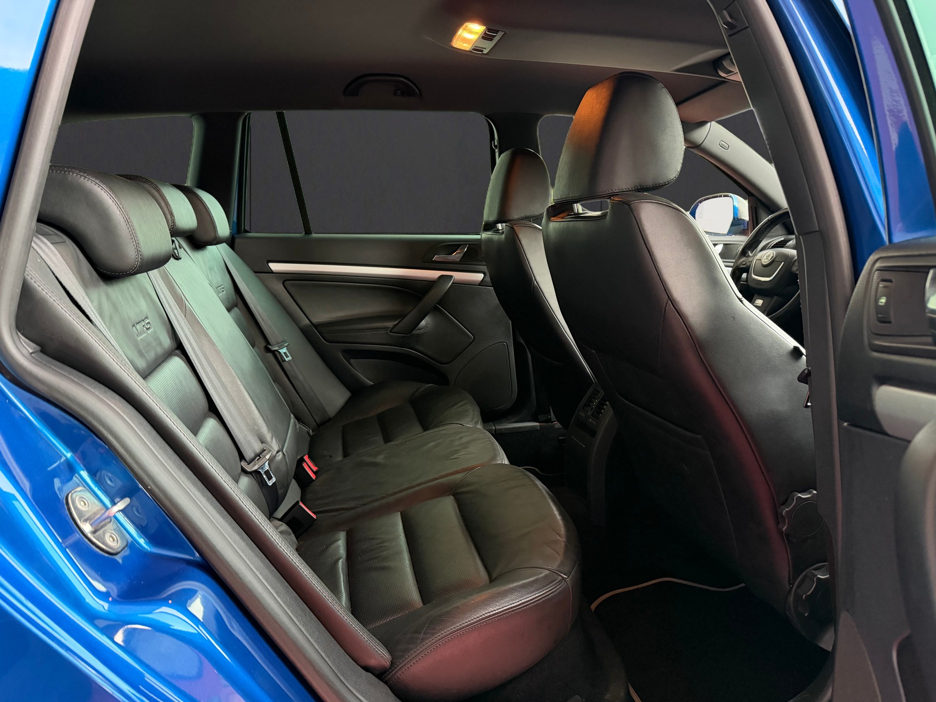 SKODA Octavia Combi 2.0 TSI RS DSG-image-13