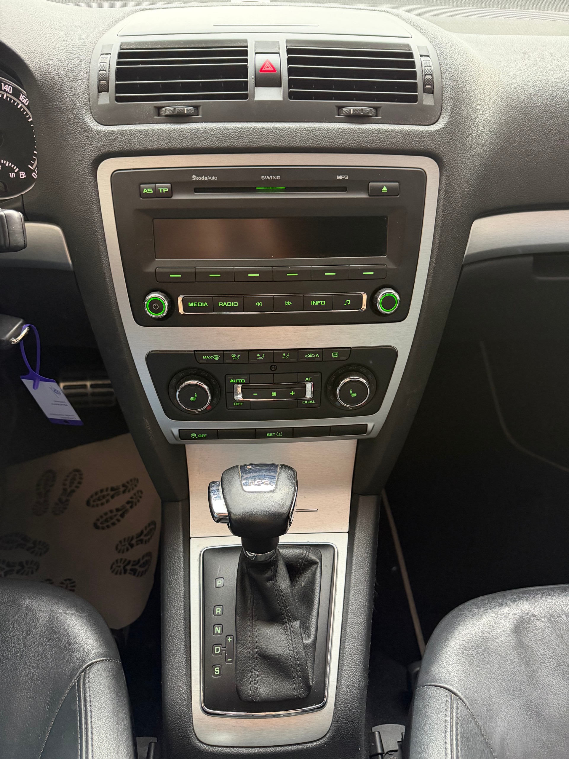 SKODA Octavia Combi 2.0 TSI RS DSG-image-17