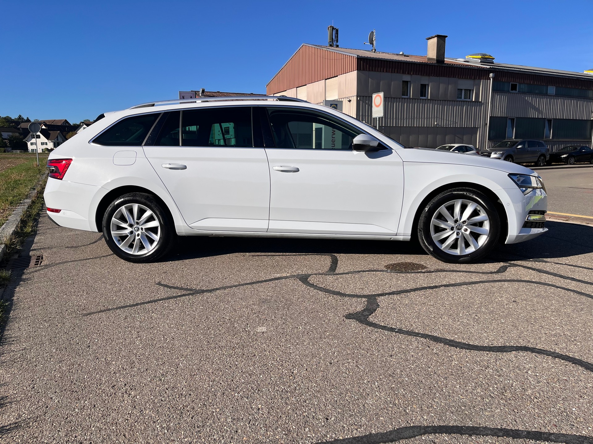 SKODA SKODA Superb Combi 2.0 TDi Style 4x4 DSG * MY SKODA PAKET - LEDER ALCANTARA - PEARL WEISS METALLIC - AHK 2200kg *-image-6