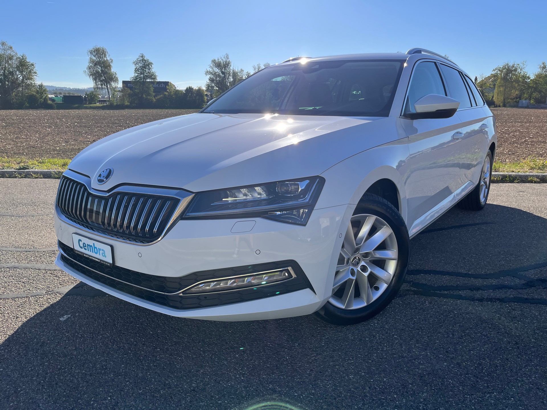 SKODA SKODA Superb Combi 2.0 TDi Style 4x4 DSG * MY SKODA PAKET - LEDER ALCANTARA - PEARL WEISS METALLIC - AHK 2200kg *