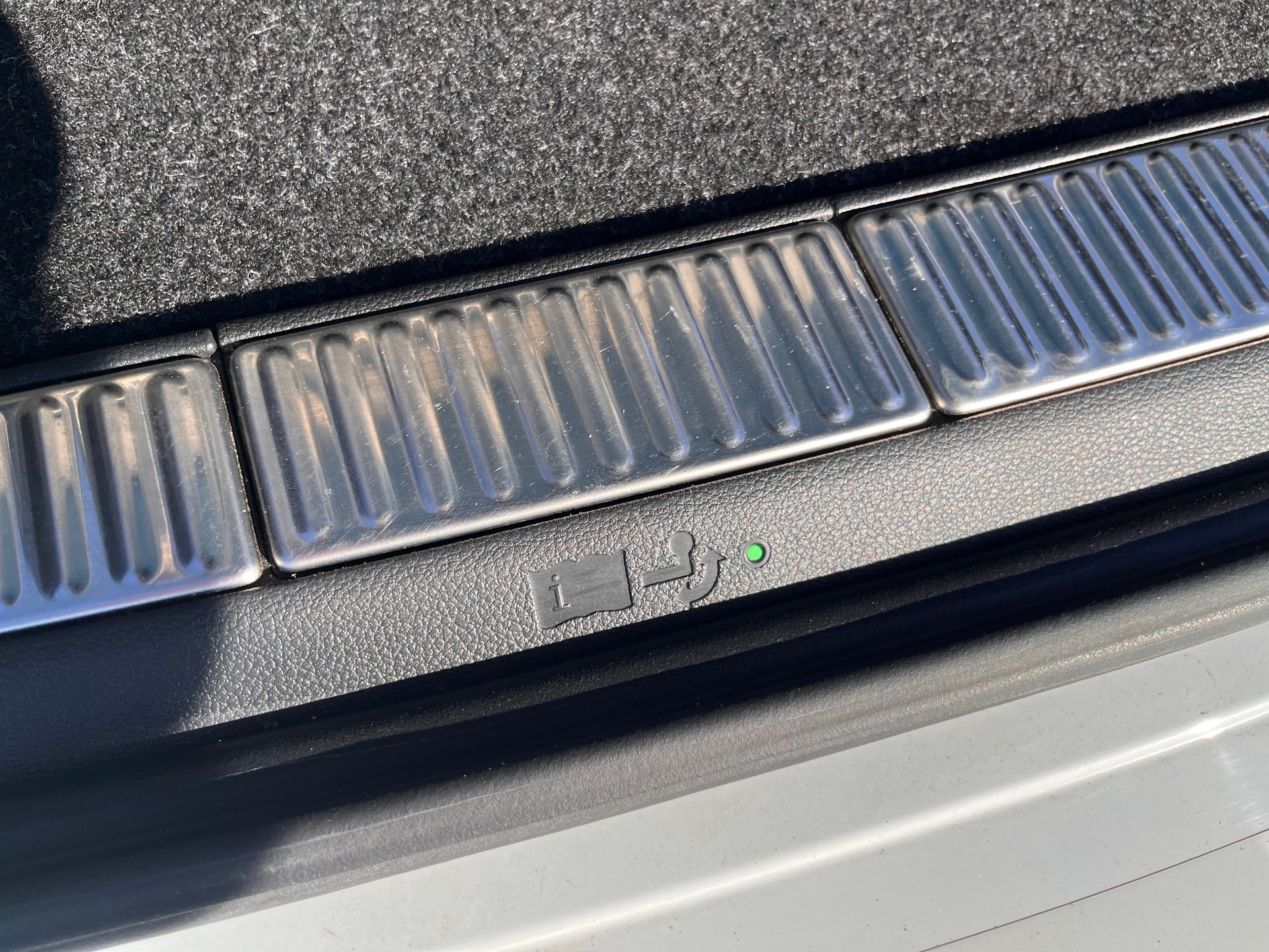 SKODA SKODA Superb Combi 2.0 TDi Style 4x4 DSG * MY SKODA PAKET - LEDER ALCANTARA - PEARL WEISS METALLIC - AHK 2200kg *-image-18