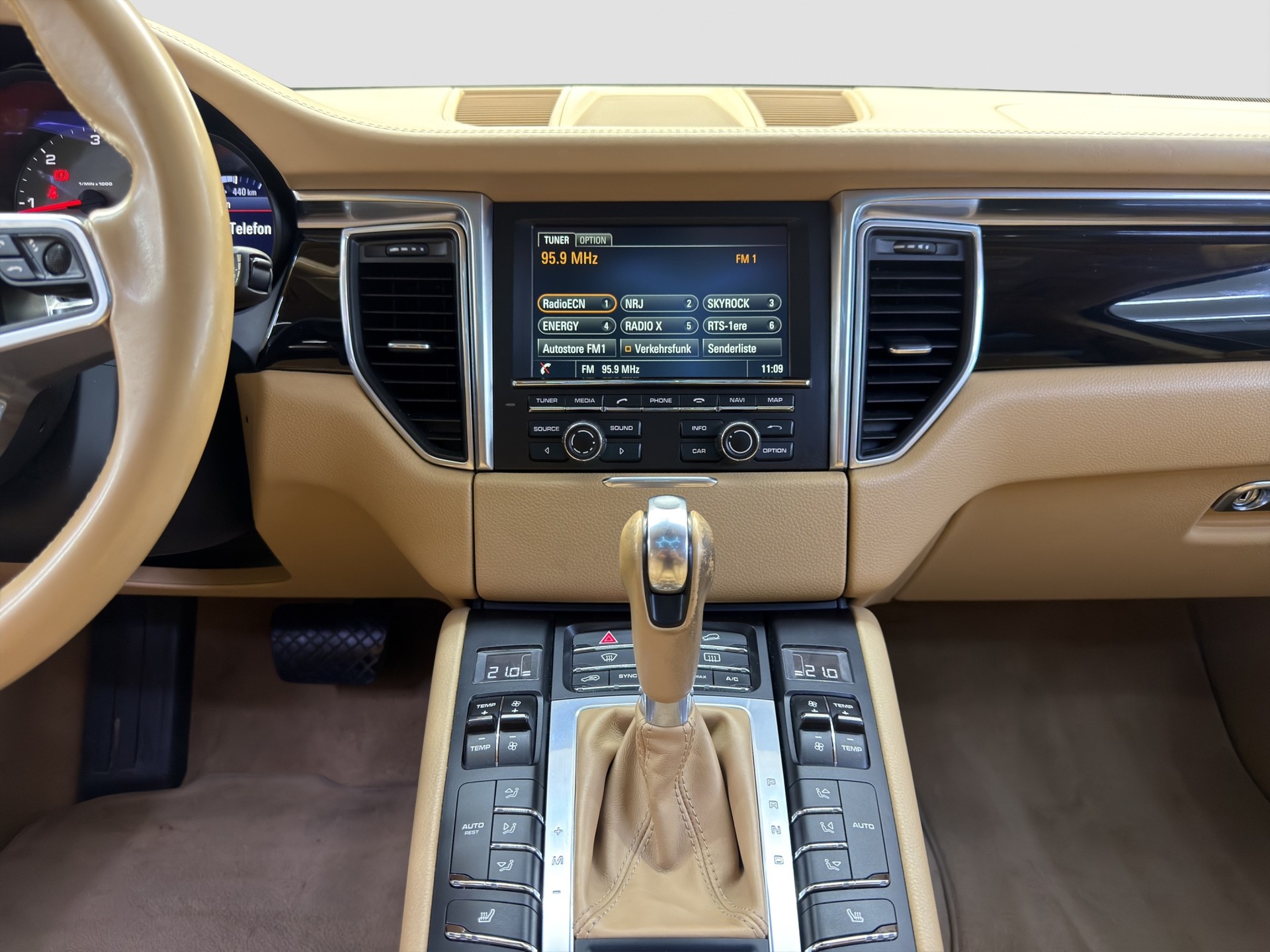 PORSCHE Macan S Diesel PDK-image-7