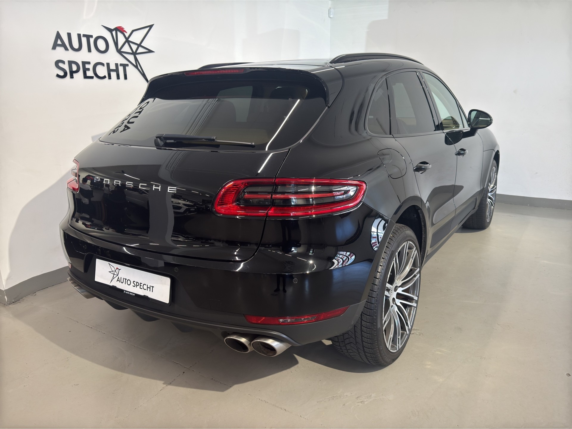 PORSCHE Macan S Diesel PDK-showroom-element-3