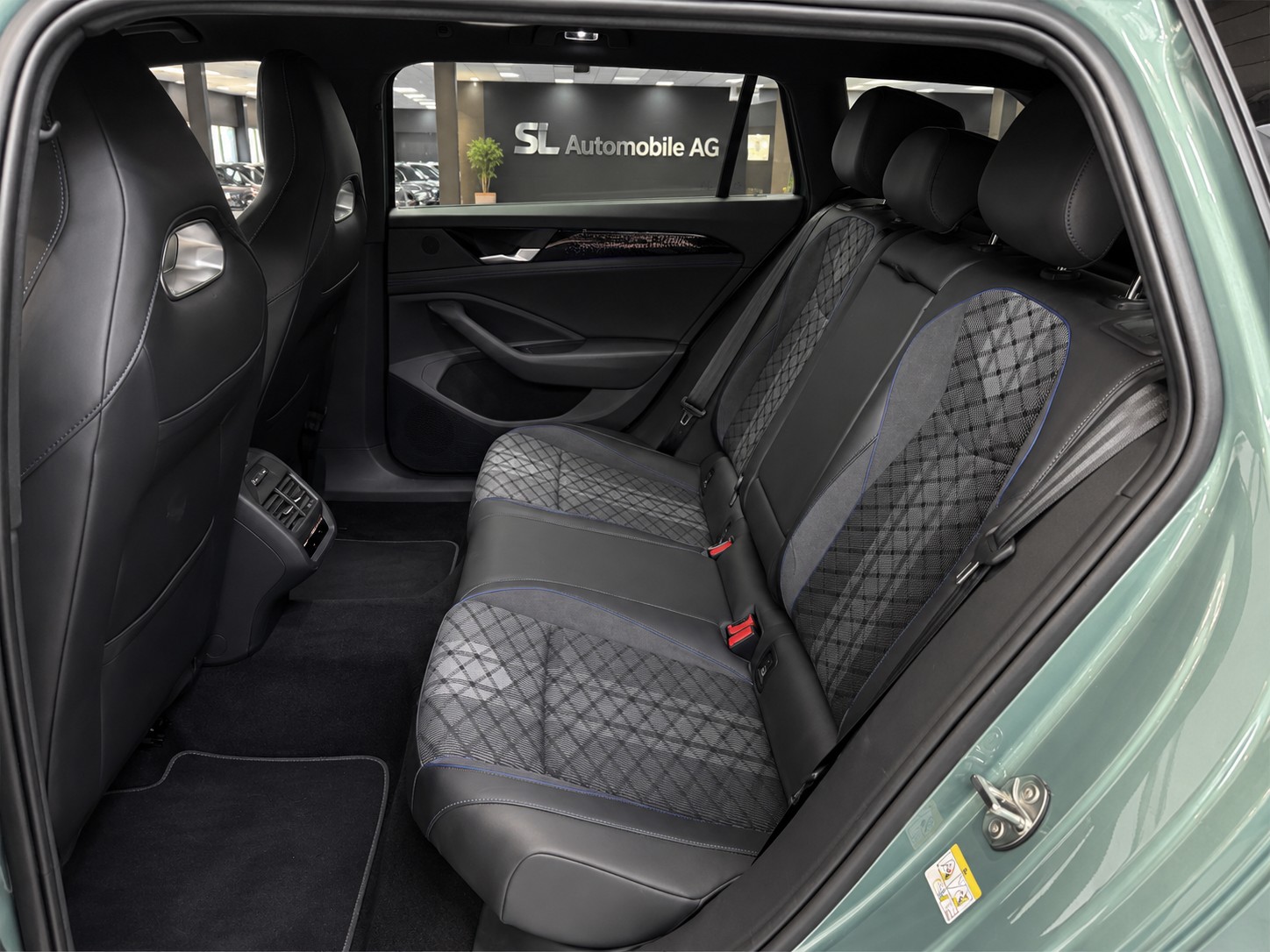 VW Passat Variant 2.0 TDI evo R-Line DSG / Leasing ab 299.--image-4