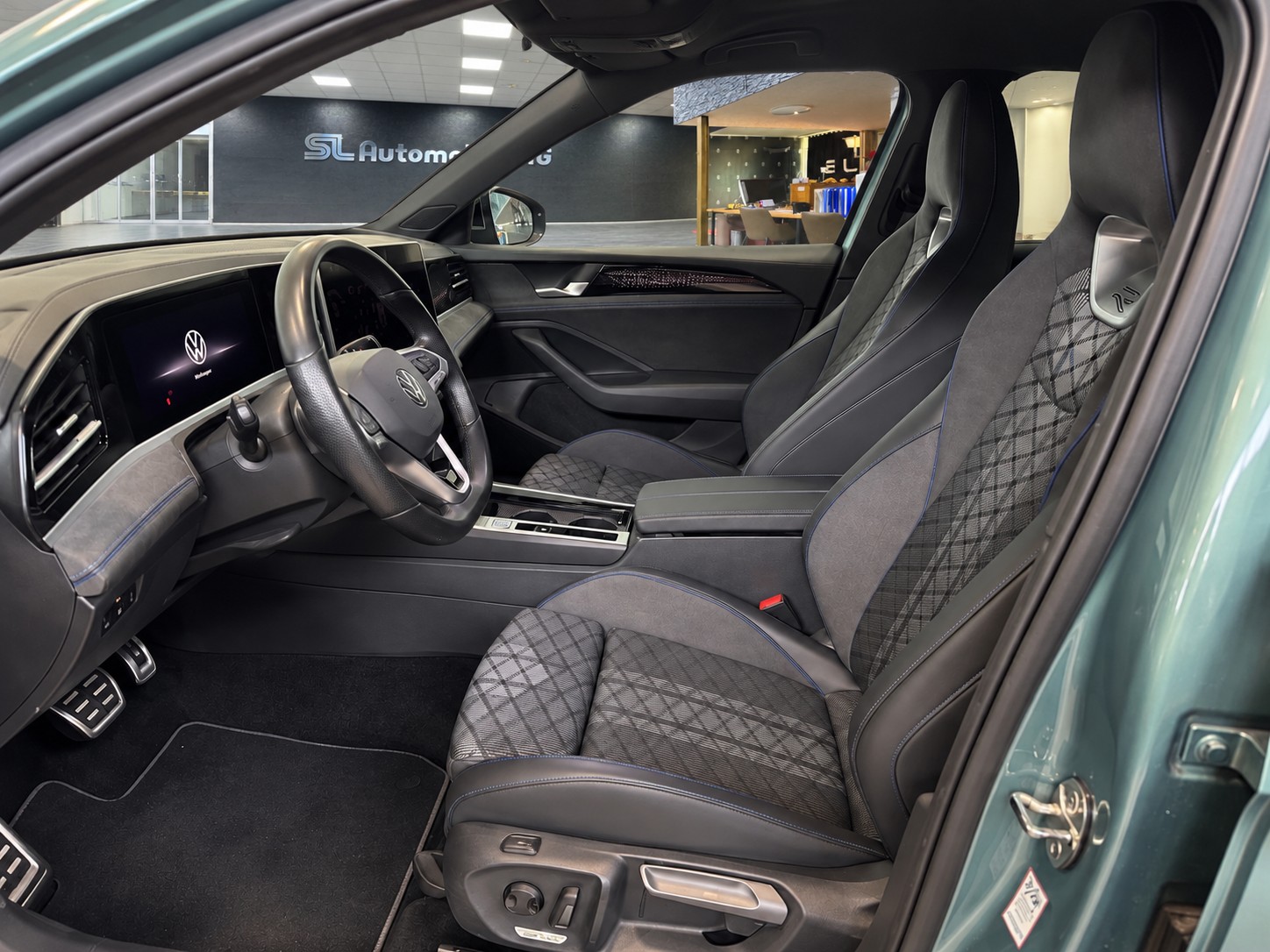 VW Passat Variant 2.0 TDI evo R-Line DSG / Leasing ab 299.--showroom-element-2