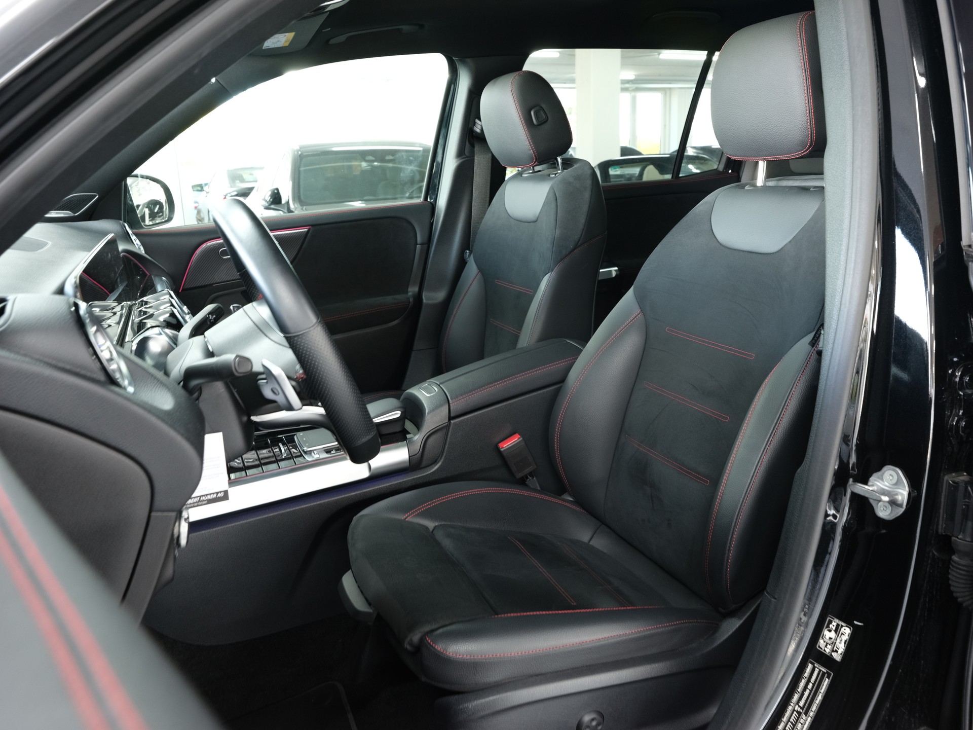 MERCEDES-BENZ GLB 250 4Matic AMG Line 8G-Tronic *360 Kamera* *Burmester* *Panorama*-image-21