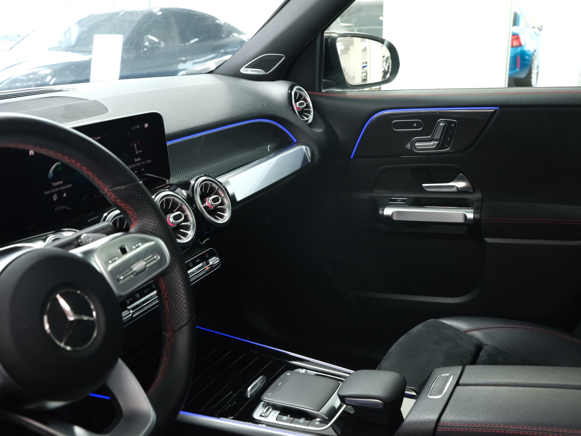 MERCEDES-BENZ GLB 250 4Matic AMG Line 8G-Tronic *360 Kamera* *Burmester* *Panorama*-image-22