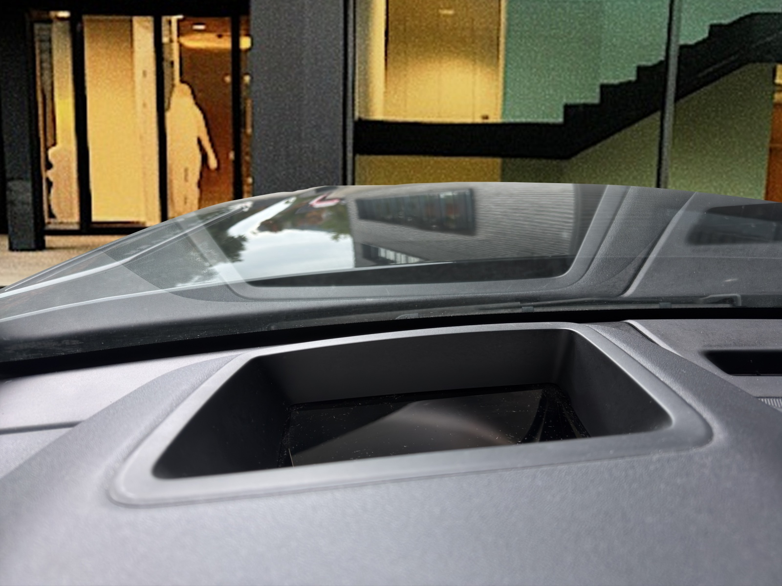 LAND ROVER Range Rover Velar 2.0 D 240 R-Dynamic SE / Leder-Pano-LED-ACC-AHK-image-13
