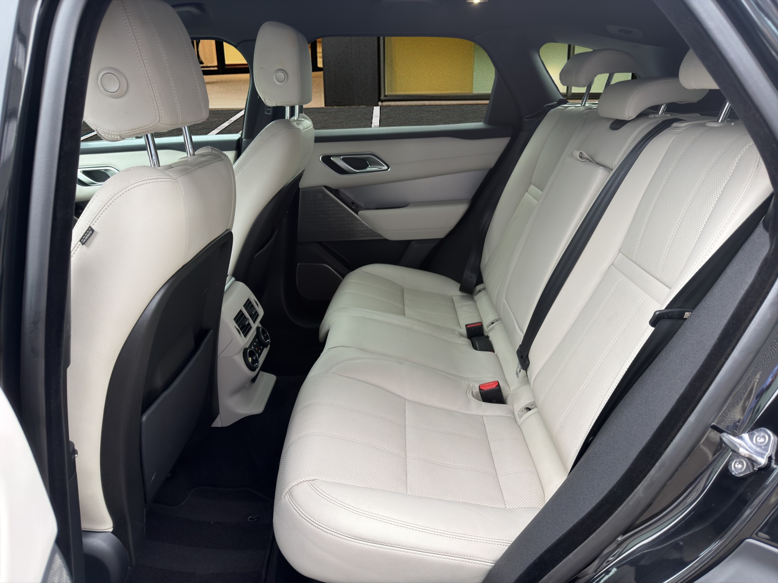 LAND ROVER Range Rover Velar 2.0 D 240 R-Dynamic SE / Leder-Pano-LED-ACC-AHK-image-10