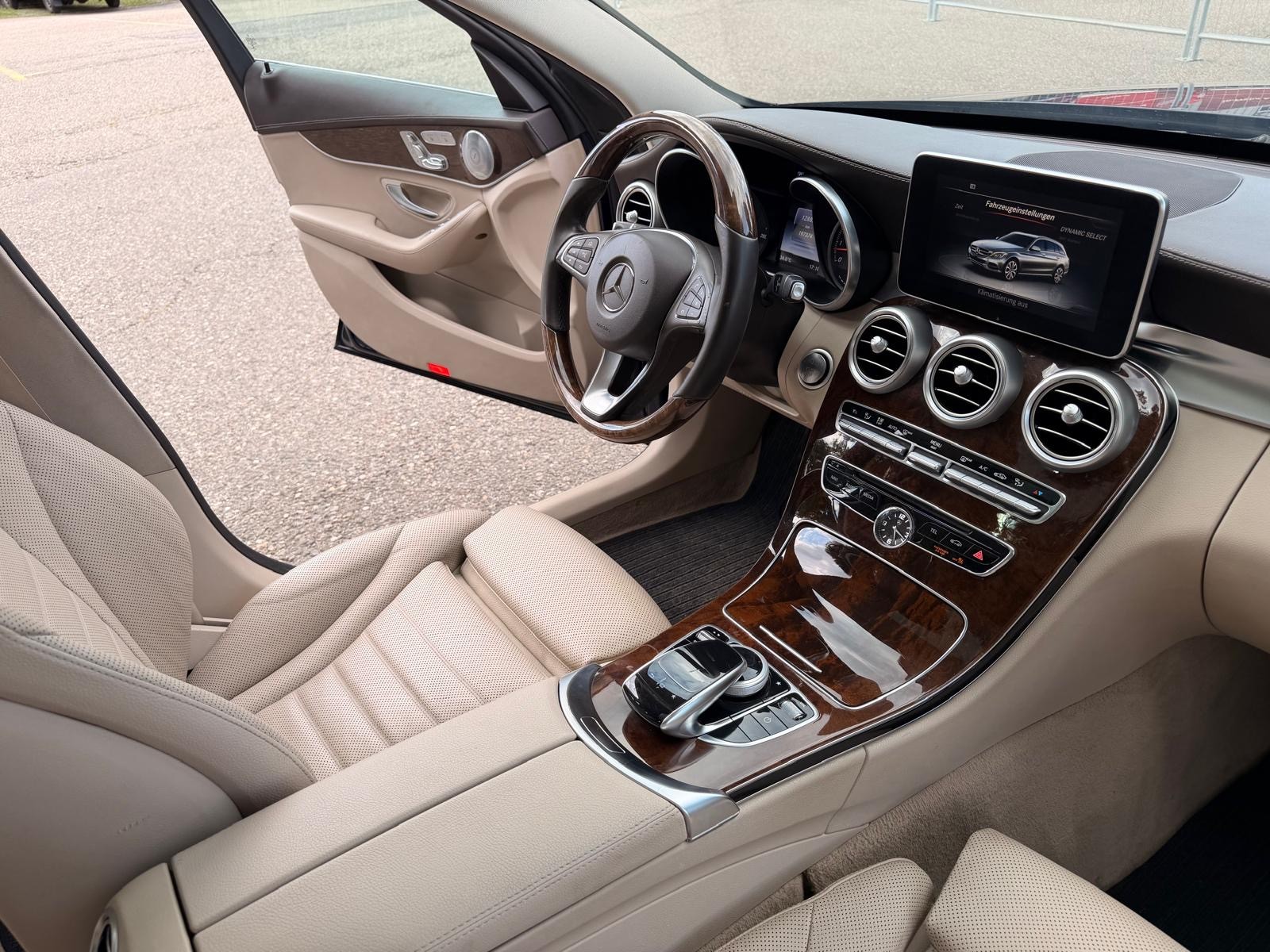 MERCEDES-BENZ C 400 Avantgarde 4Matic 7G-Tronic-image-14