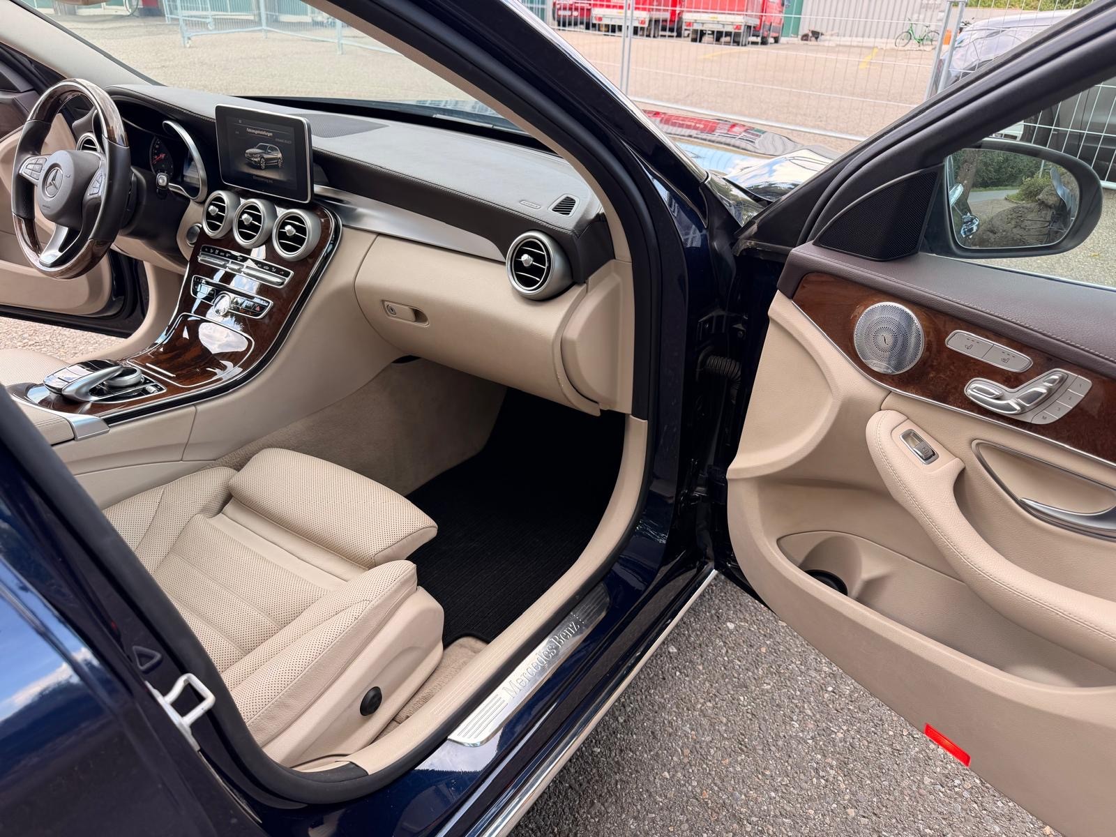 MERCEDES-BENZ C 400 Avantgarde 4Matic 7G-Tronic-image-13
