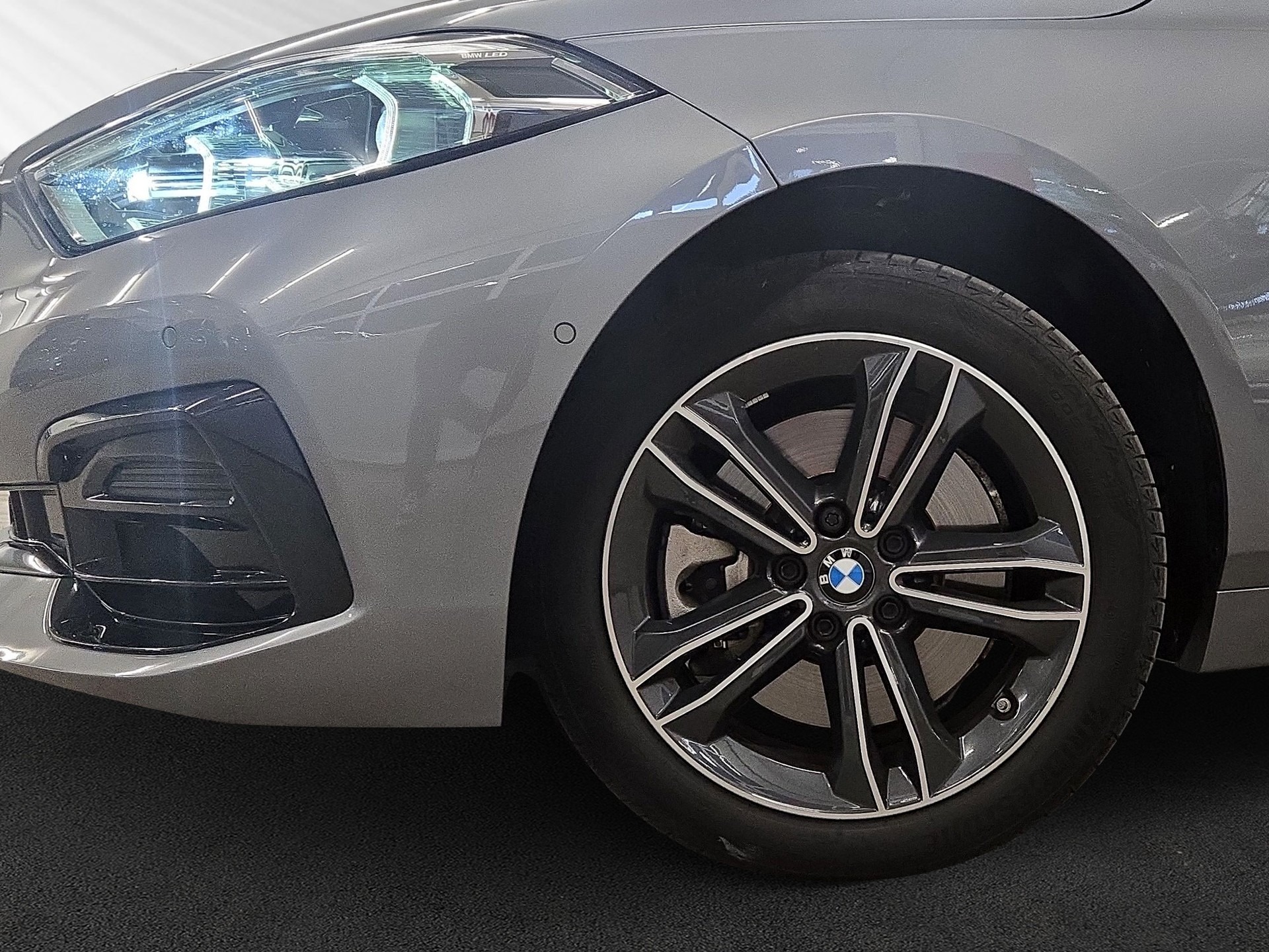 BMW 120i Sport Line Steptronic-image-8