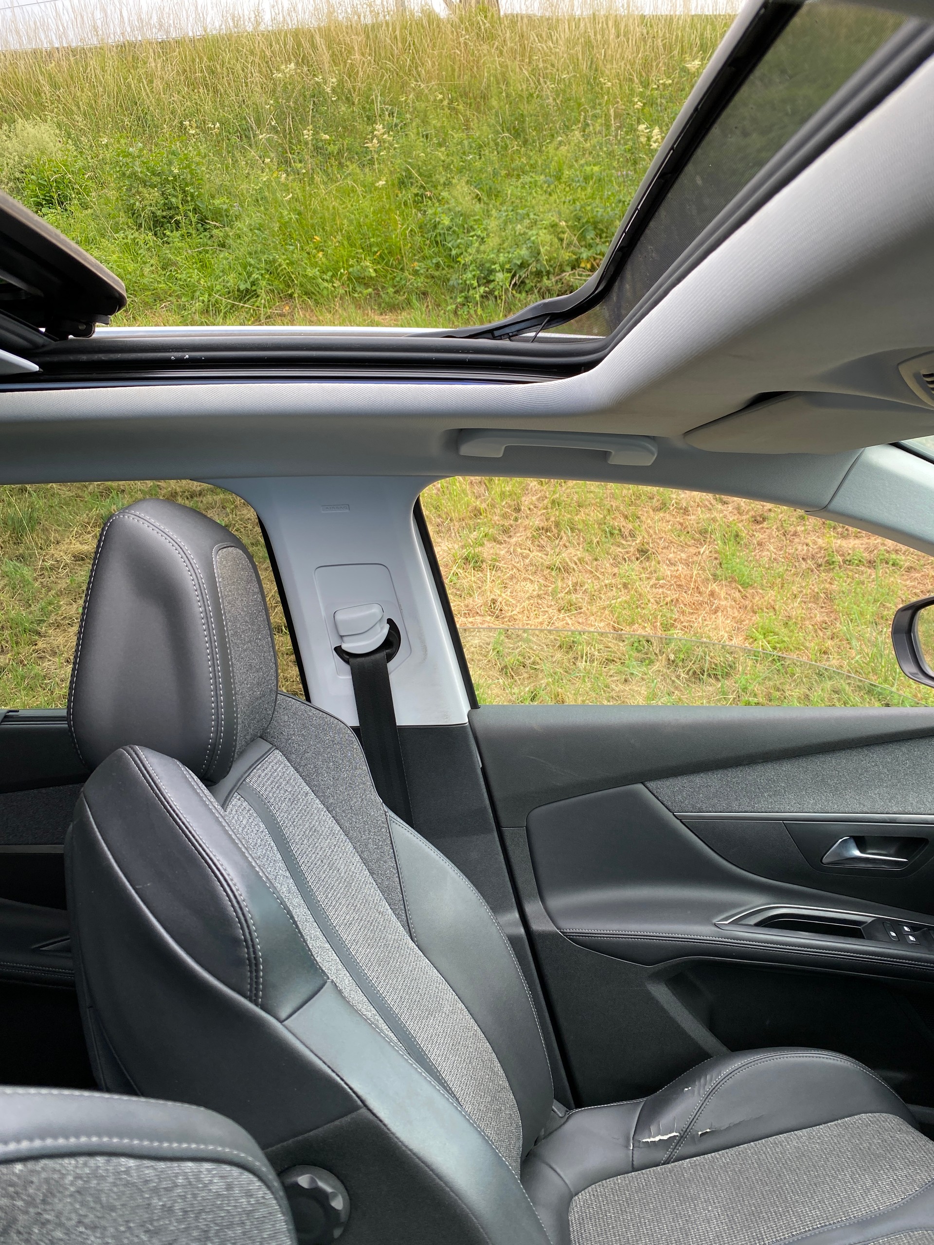 PEUGEOT 5008 1.2 Pure Tech Allure EAT8-image-7